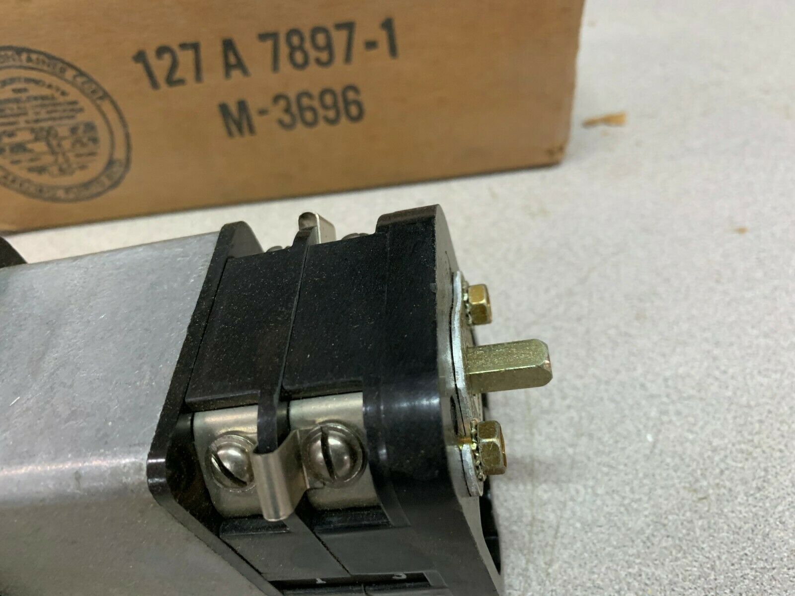 NEW GENERAL ELECTRIC TYPE SBM SWITCH 10AA011