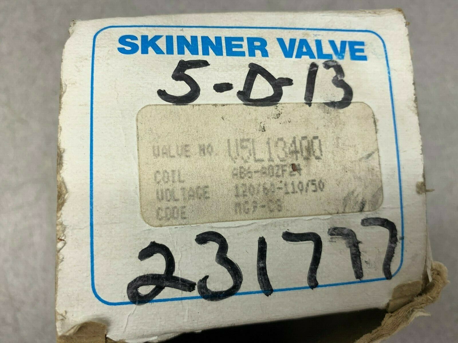 NEW IN BOX SKINNER 120VAC. SOLENOID VALVE V5L13400CTB