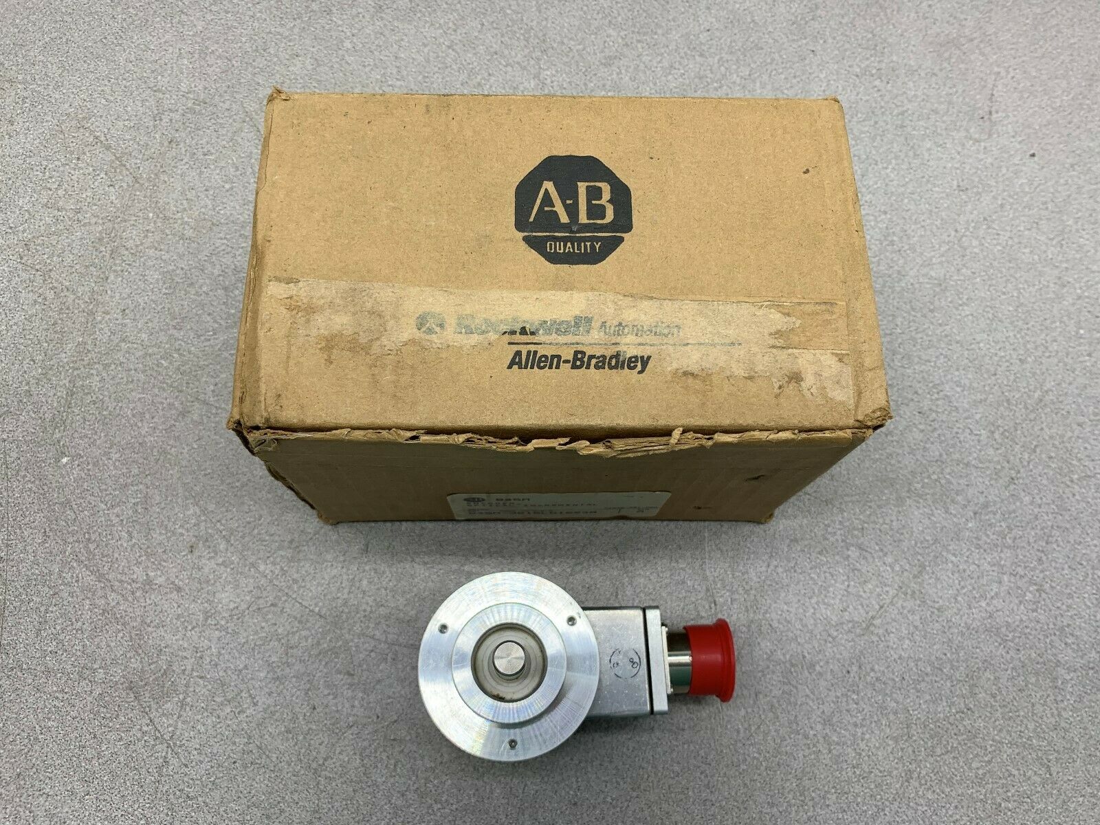 NEW IN BOX ALLEN BRADLEY ENCODER 854M-3S15LD1024R