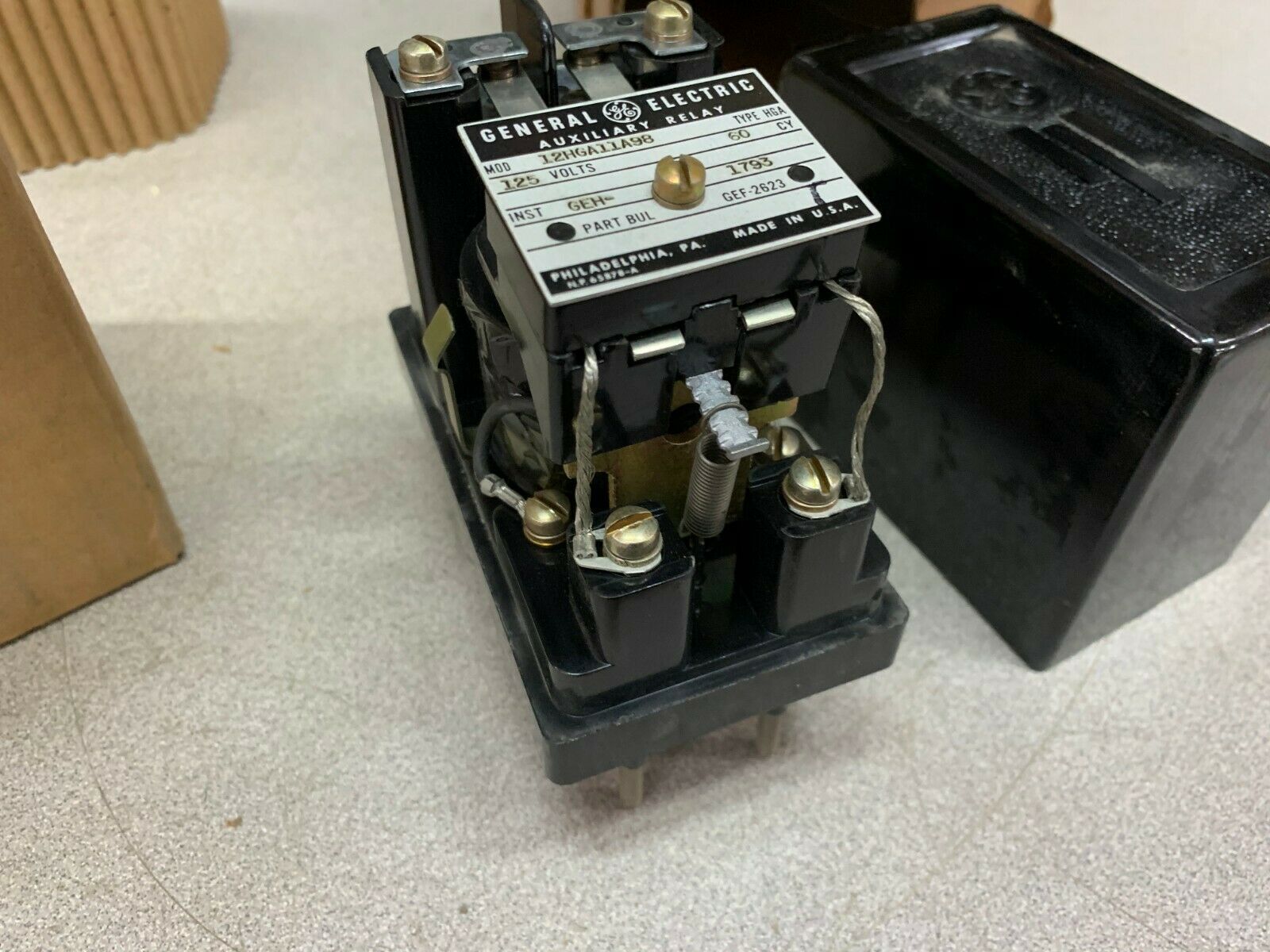 NEW IN BOX GENERAL ELECTRIC AUXILIARY RELAY 12HGA11A98