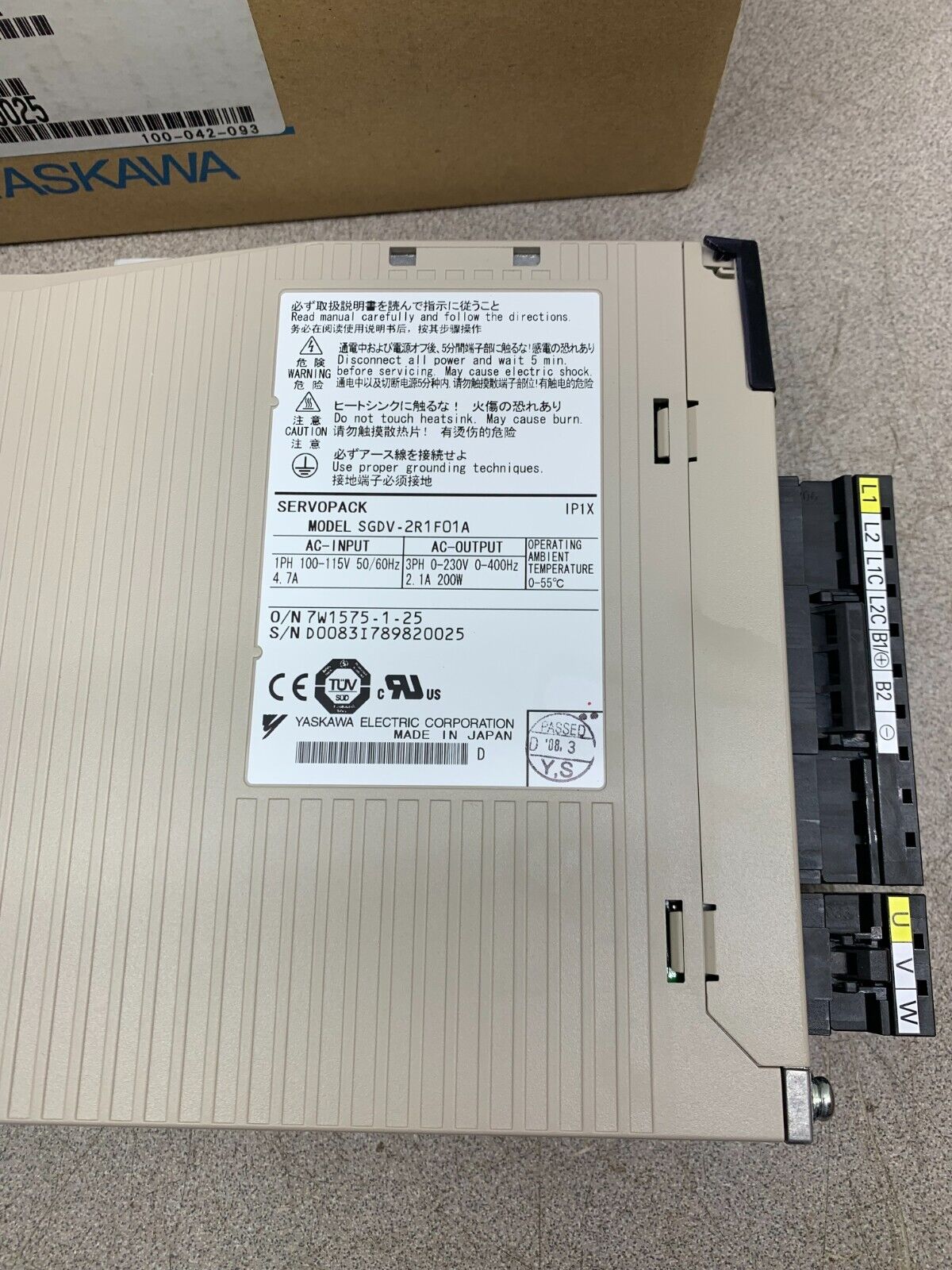 NEW IN BOX YASKAWA SERVOPACK SGDV-2R1F01A SERVO DRIVE