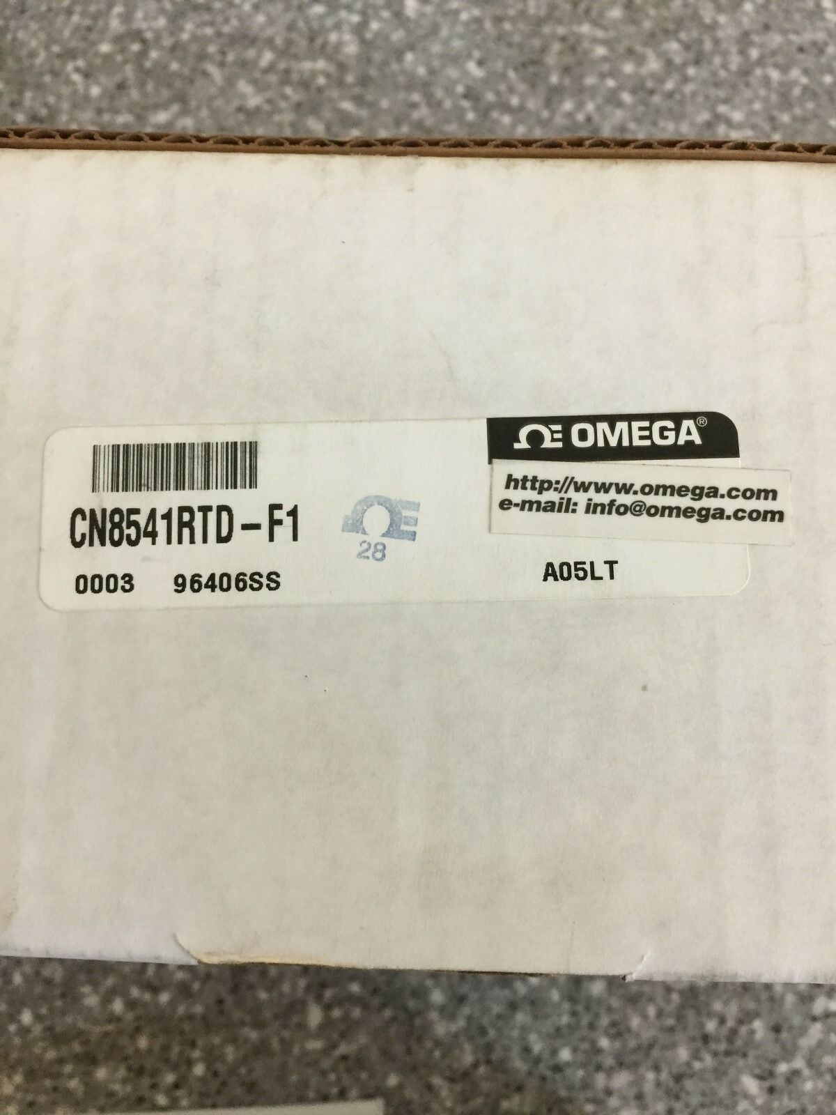 NEW IN BOX OMEGA CN8500 SERIES TEMPERATURE/PROCESS CONTROLLER CN8541RTD-F1