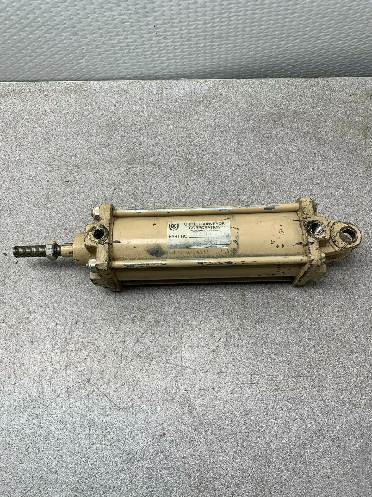 USED UNITED CONVEYOR 2.5X6 PNEUMATIC CYLINDER 4401-56