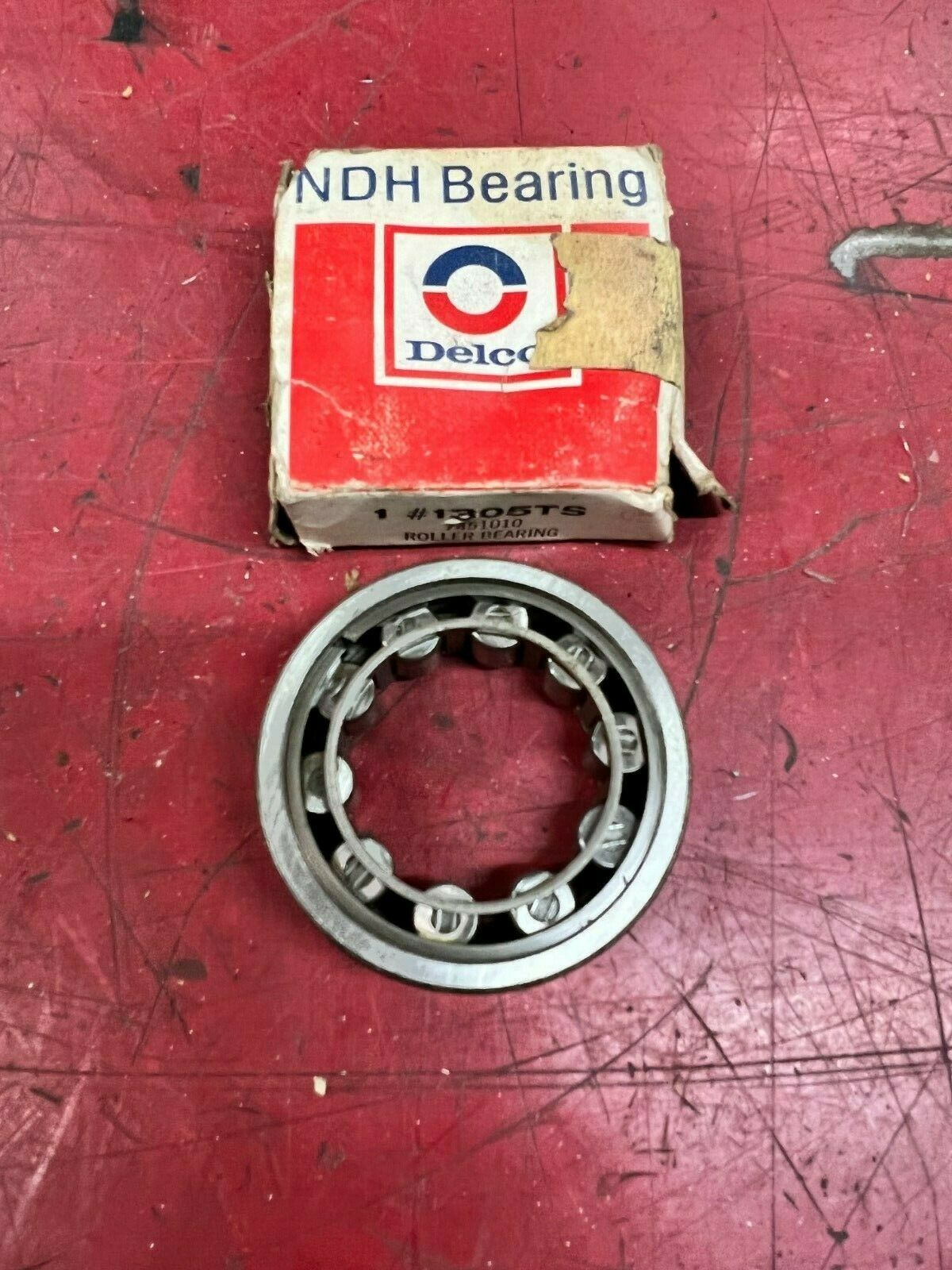 NEW IN BOX NDH 1305-T CYLINDRICAL BEARING 1305TS