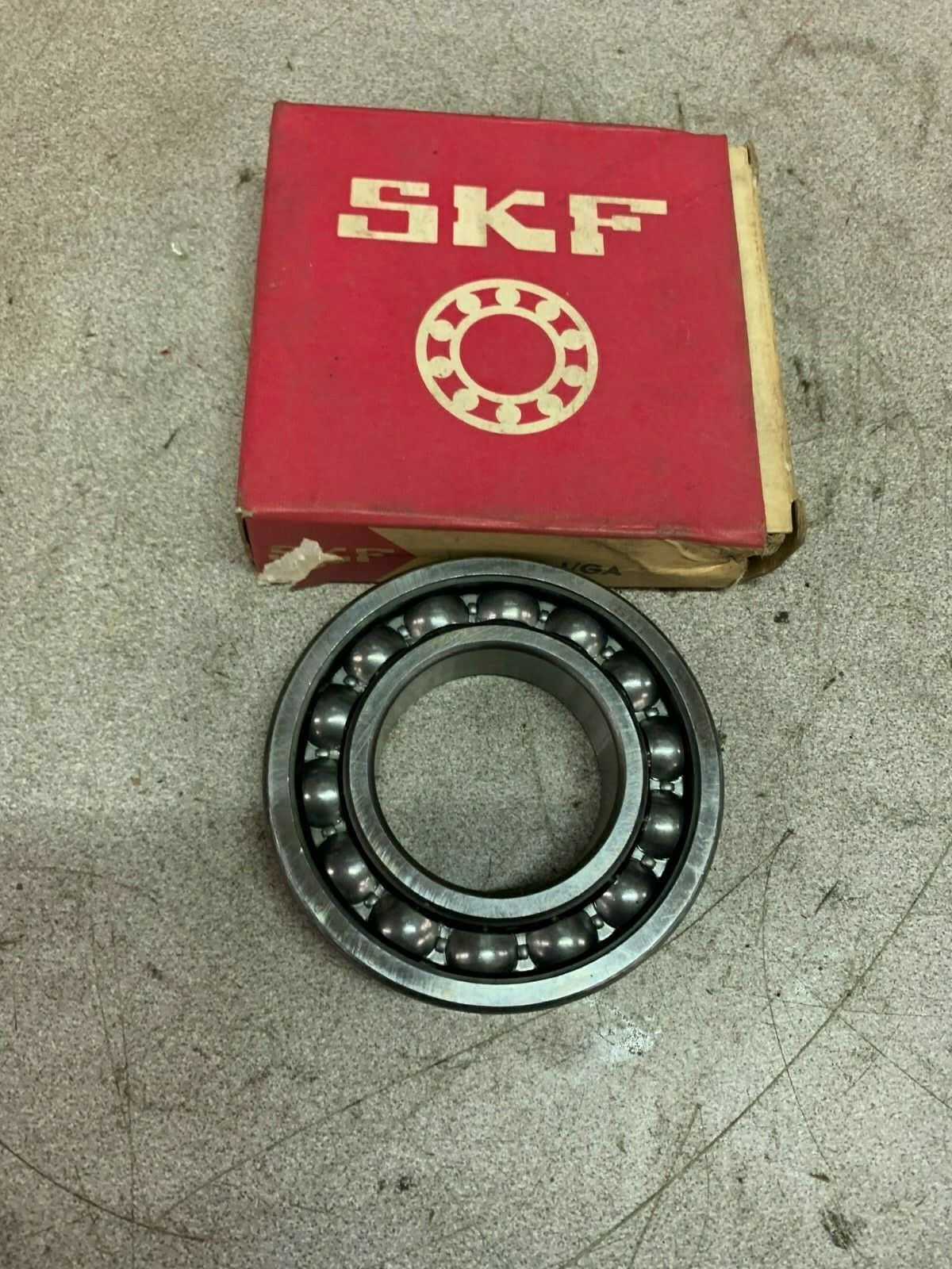 NEW IN BOX SKF ROLLER BEARING 209J