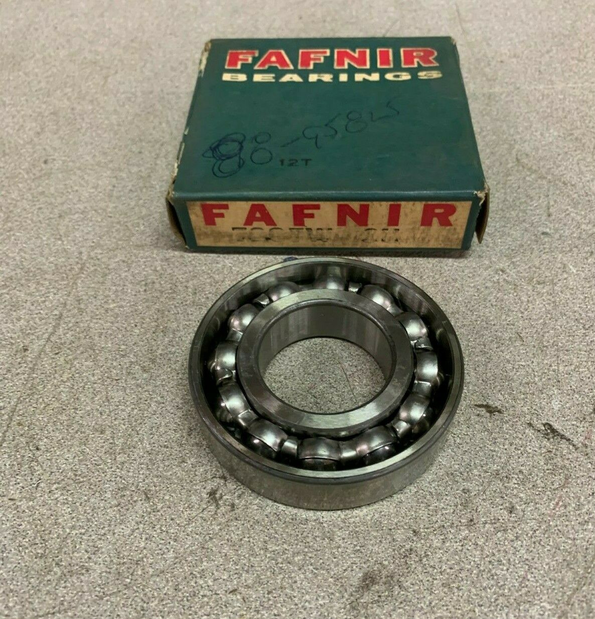 NEW IN BOX FAFNIR ROLLER BEARING 7207W SU