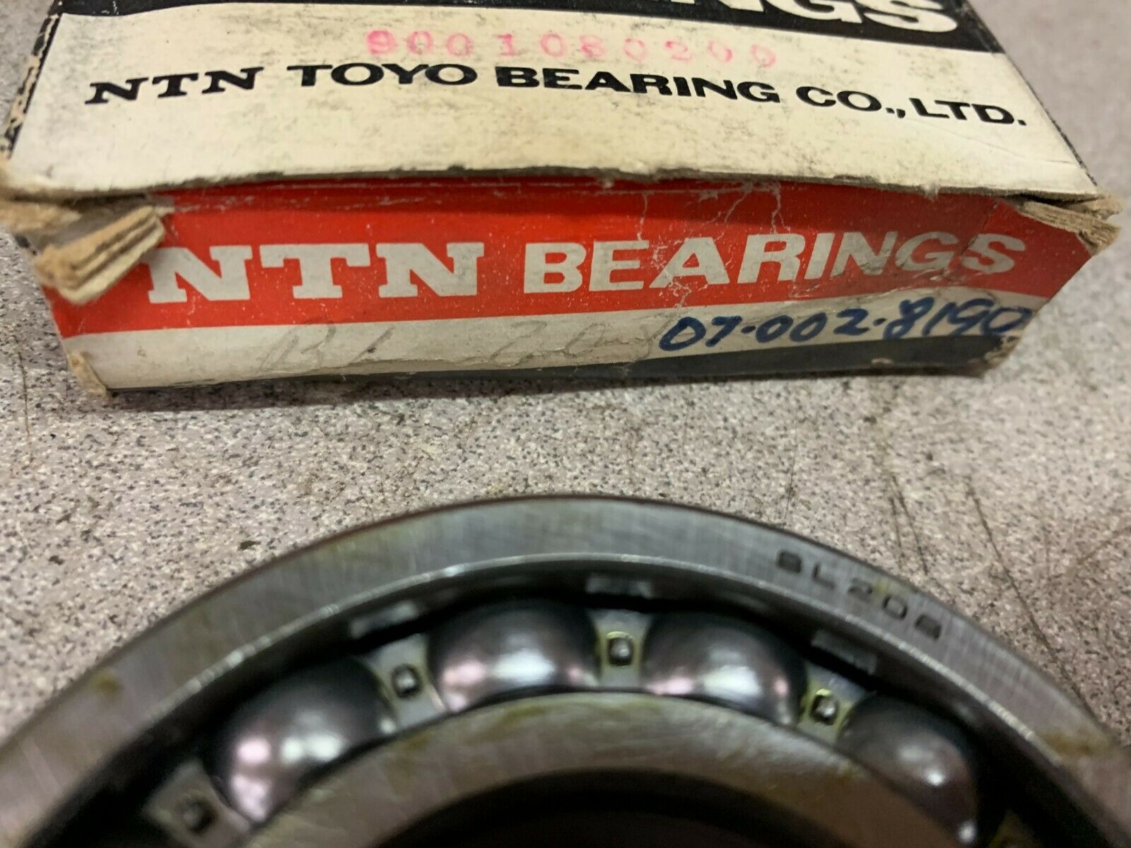 NEW IN BOX NTN ROLLER BEARING 8L208