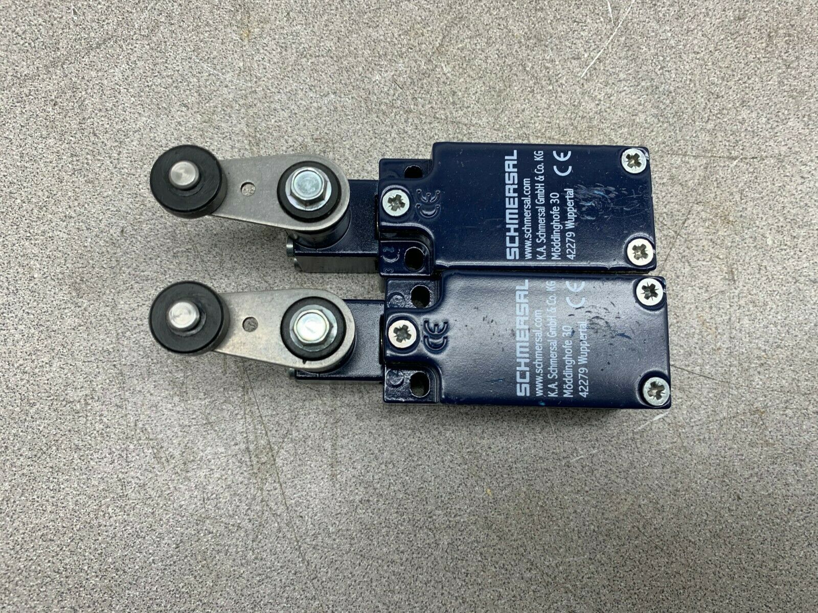 BOX OF 2 NEW IN BOX SCHMERSAL LIMIT SWITCH 101091580