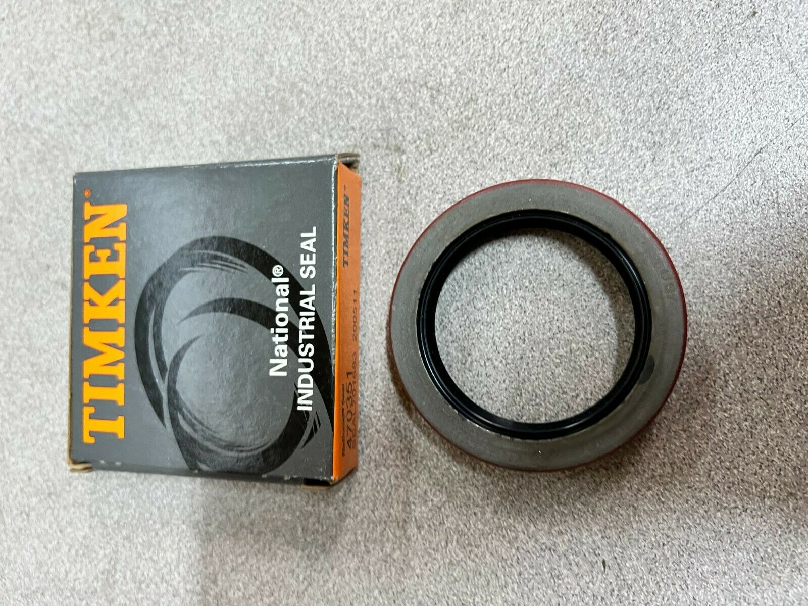 LOT OF 3 NEW IN BOX TIMKEN OILSEAL 470351