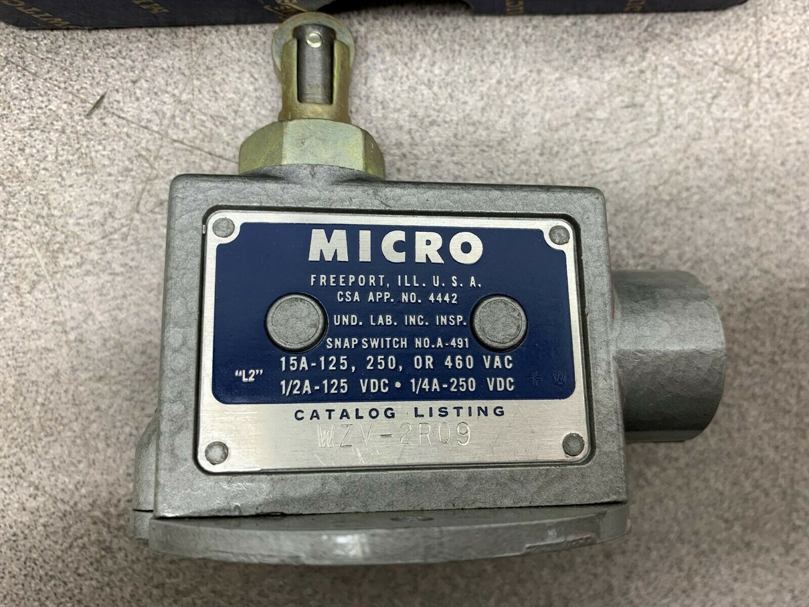 NEW IN BOX MICRO SWITCH WZV-2RQ9