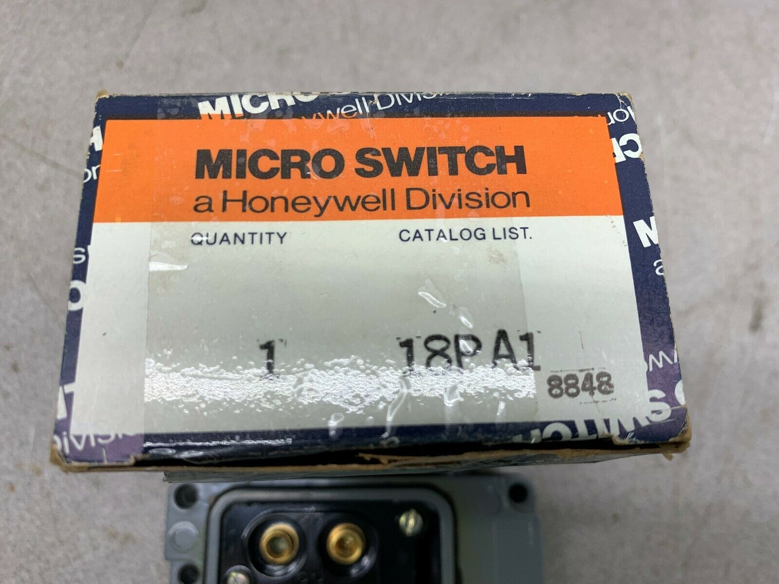 NEW IN BOX HONEYWELL SWITCH 18PA1