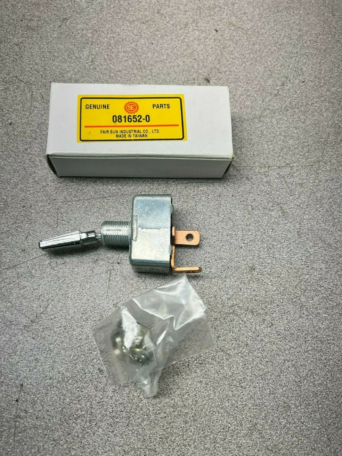 NEW IN BOX GENUINE LIMIT SWITCH 081652-0