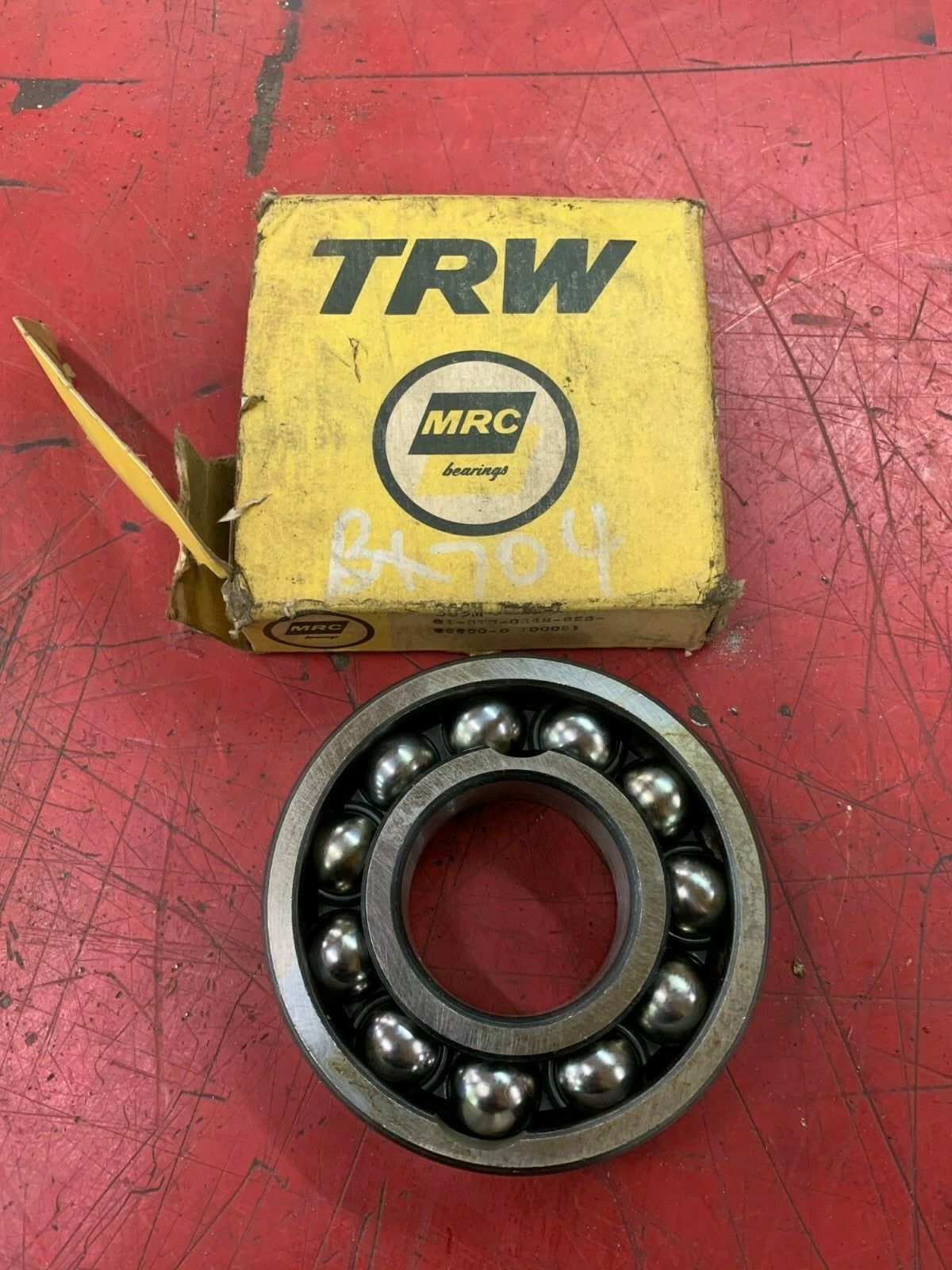 NEW IN BOX MRC ROLLER BEARING 303M