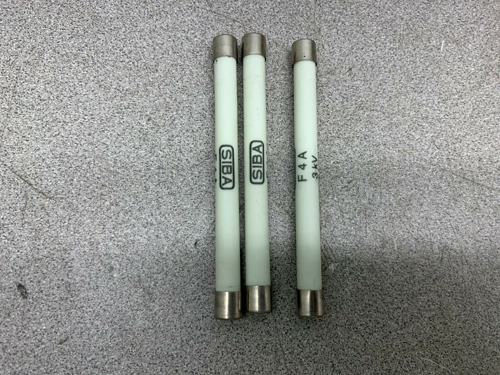 LOT OF 3 NEW NO BOX SIBA FUSE 700309