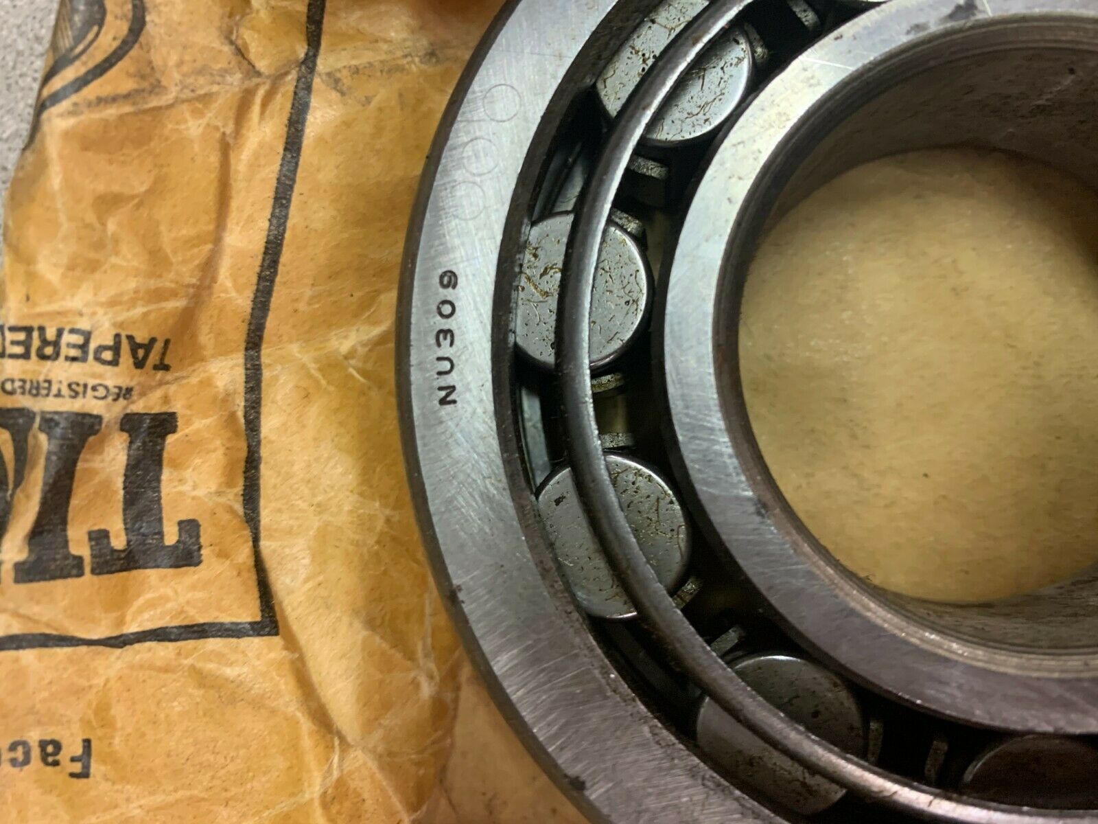 NEW NO BOX RHP ROLLER BEARING NU309