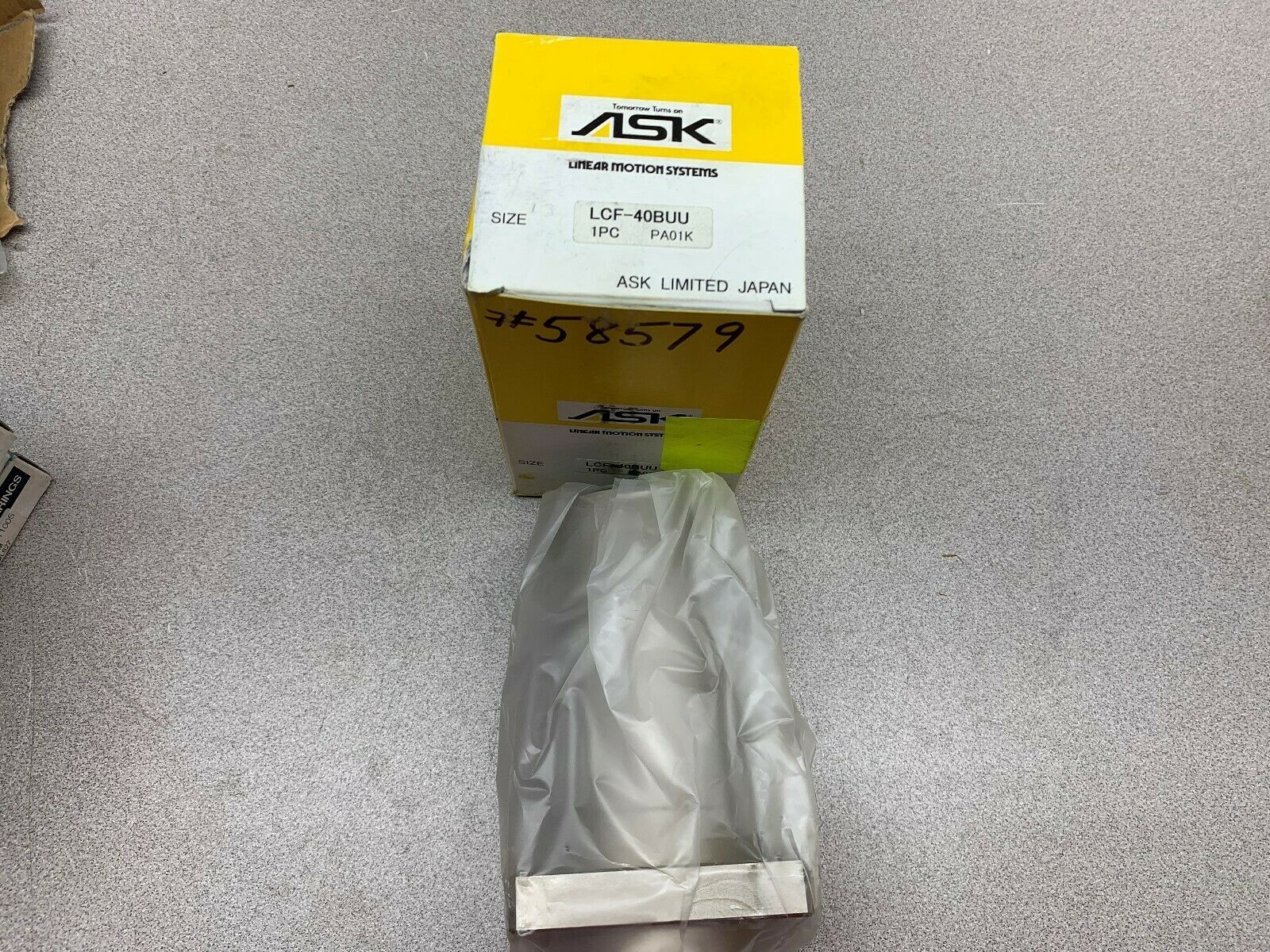 NEW IN BOX ASK LINEAR BEARING LCF-40BUU