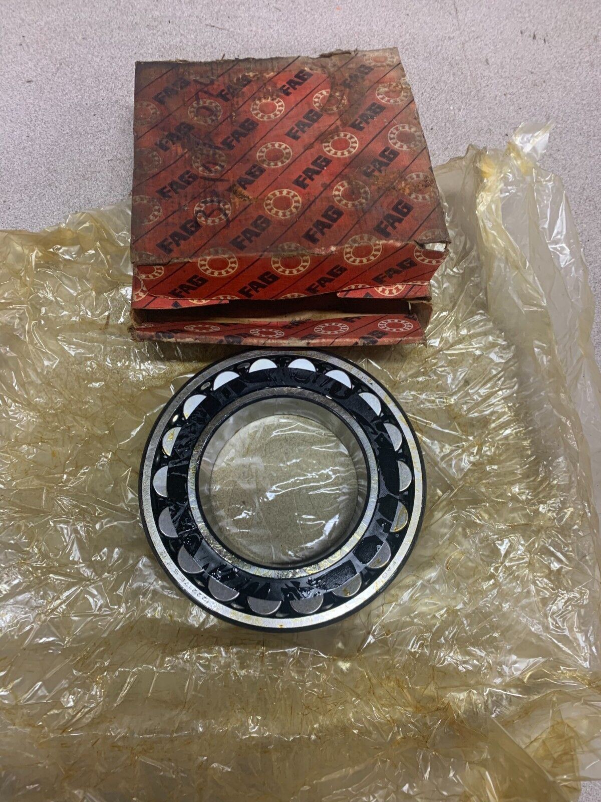 NEW IN BOX FAG SPHERICAL ROLLER BEARING 22217ESKC3