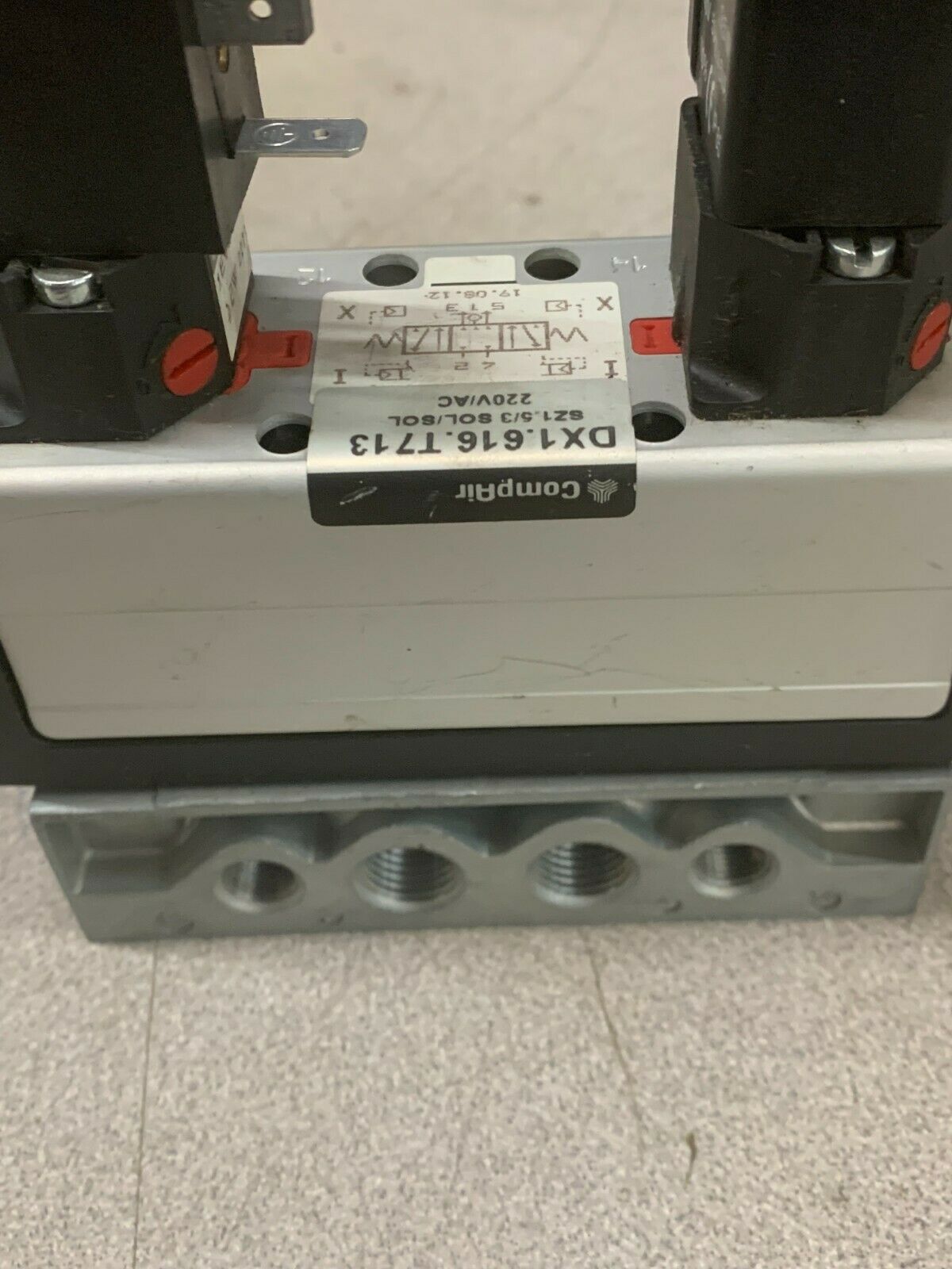 NEW NO BOX COMPAIR PNEUMATIC VALVE DX1.616.T713