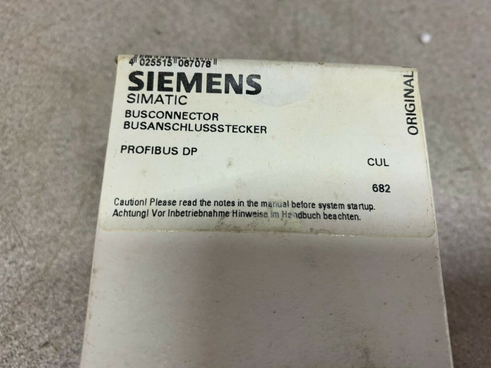 NEW IN BOX SIEMENS BUSS CONNECTOR  6ES7 972-0BA12-0XA0