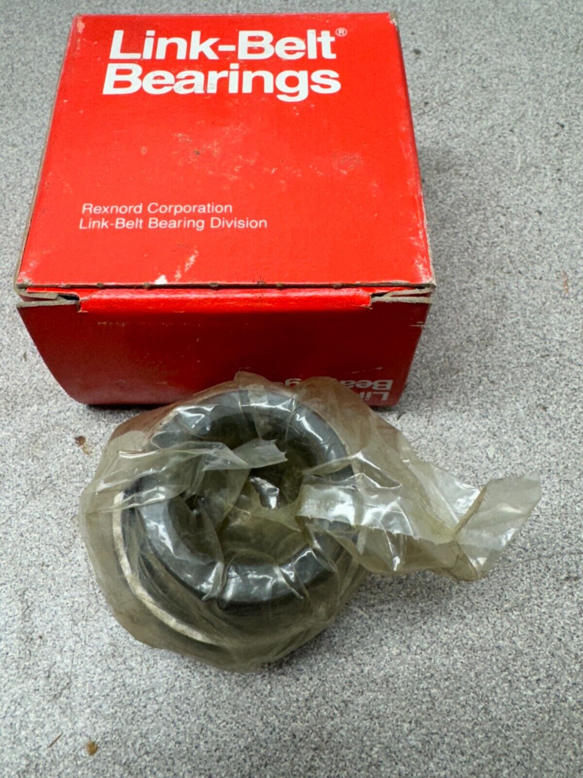 NEW IN BOX LINK BELT BEARING YG216NL