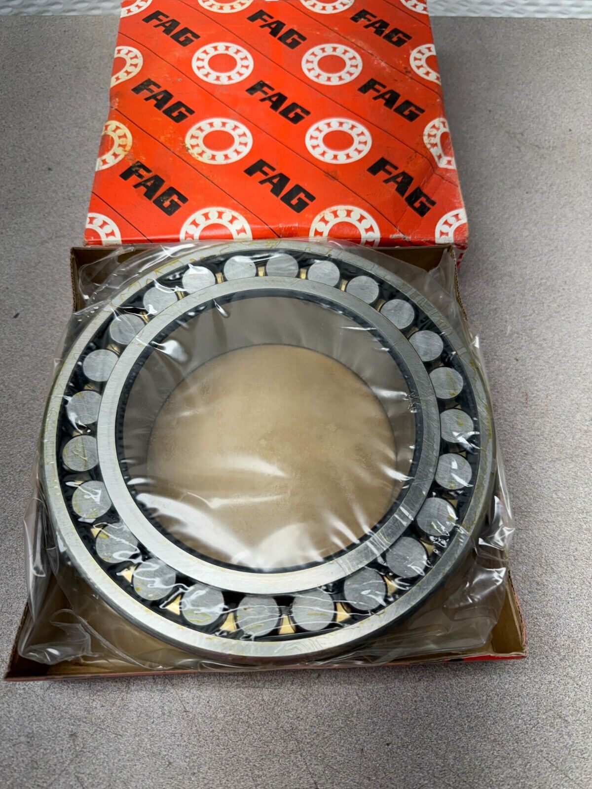 NEW IN BOX FAG 23026E1A.M SPHERICAL ROLLER BEARING 23026-E1A-M