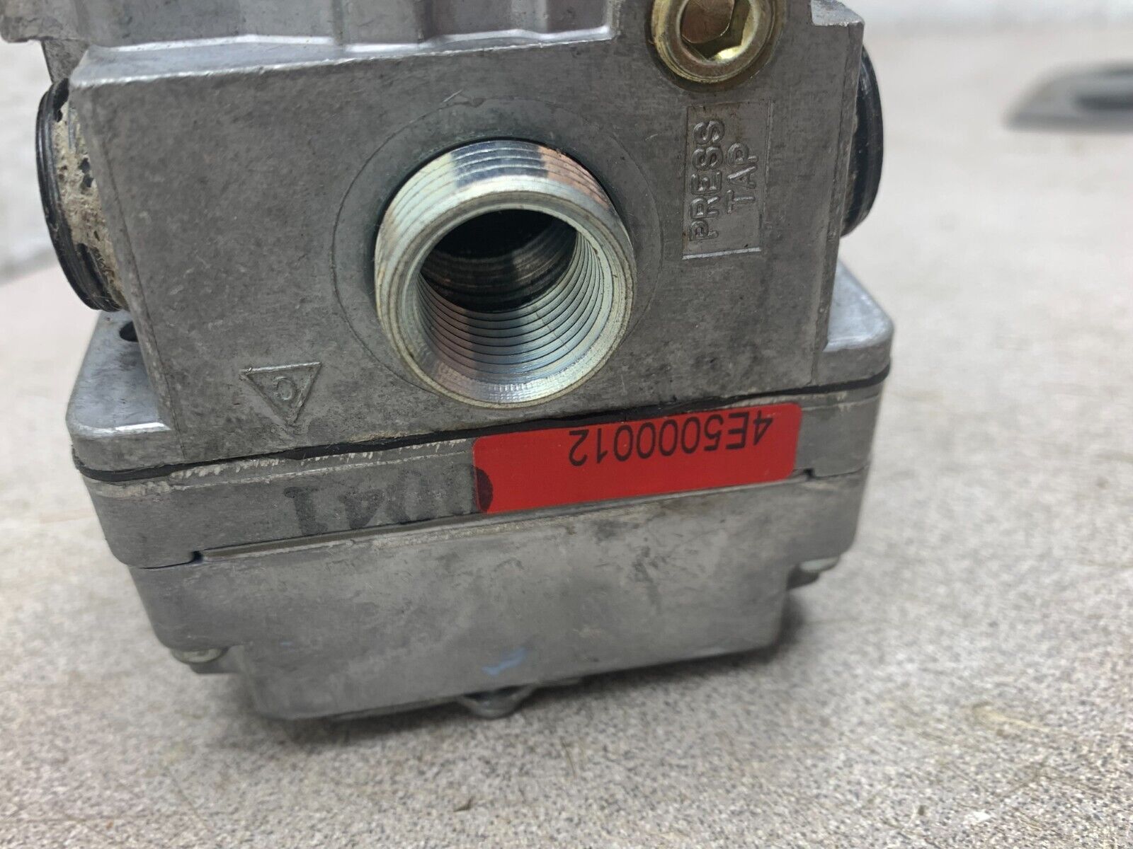 USED ROBERTSHAW 7000 AM VALVE 4E5-000-012 PART 700-10A