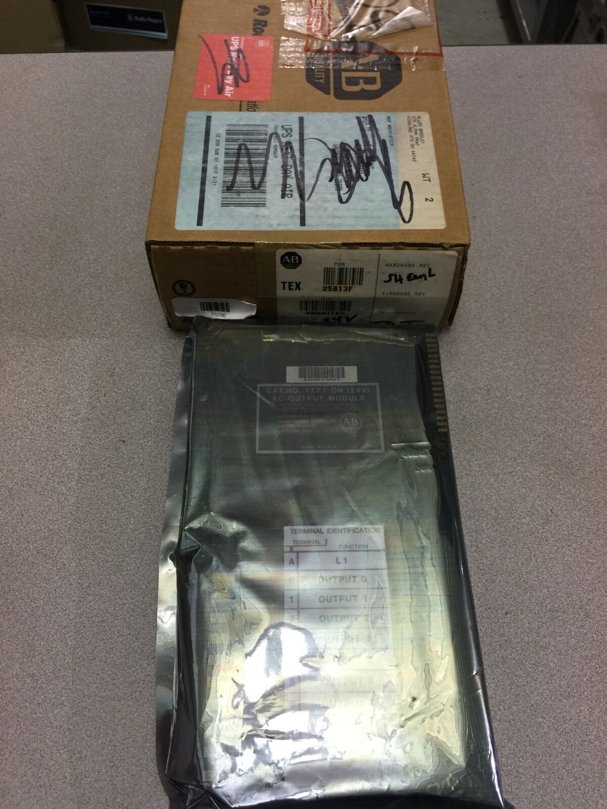 NEW IN BOX ALLEN-BRADLEY PLC-5 AC OUTPUT MODULE 1771-ON