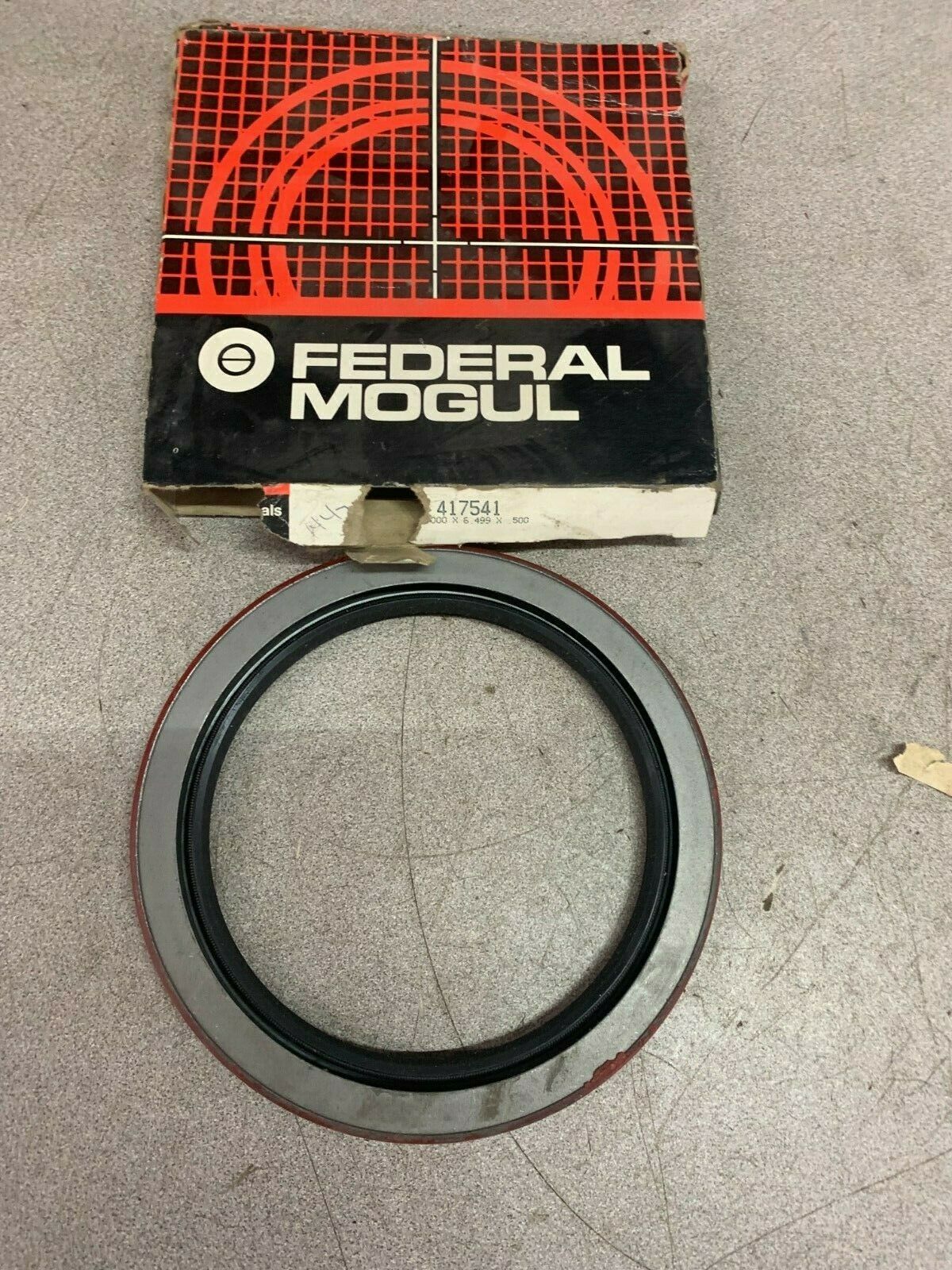 NEW IN BOX FEDERAL MOGUL OIL SEAL 417541