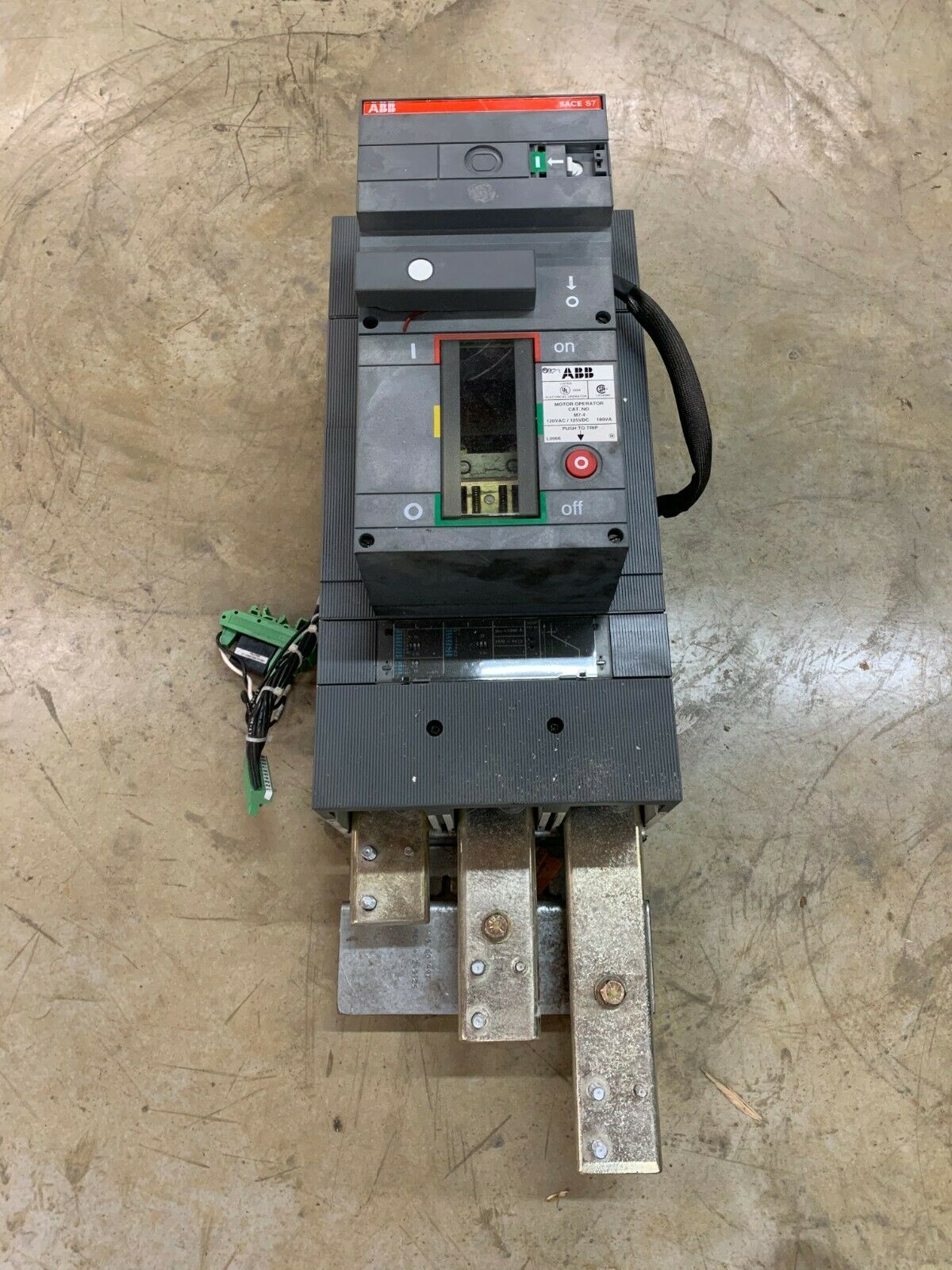 USED ABB 122160009-001 CIRCUIT BREAKER AA00430657 WITH M7-4 OPERATOR