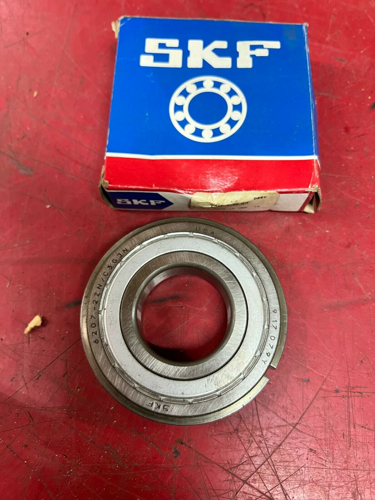 NEW IN BOX SKF BALL BEARING 6207 2ZNRJEM