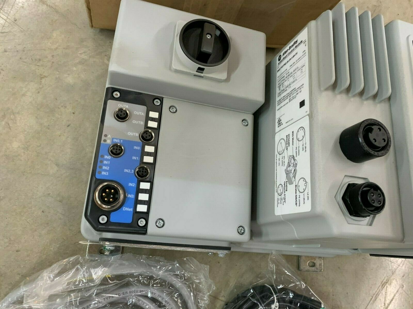 NEW IN BOX ALLEN-BRADLEY ARMORSTART DRIVE AND BASE 284D-FVD7P6Z-25-CR-3-SB-OC