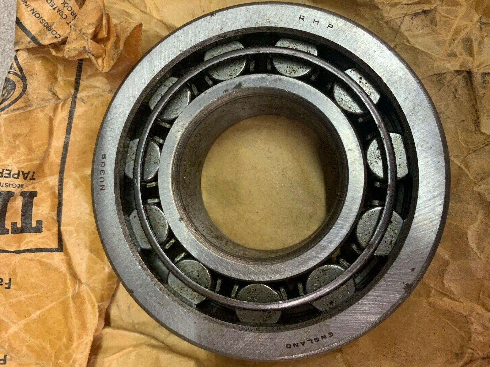 NEW NO BOX RHP ROLLER BEARING NU309