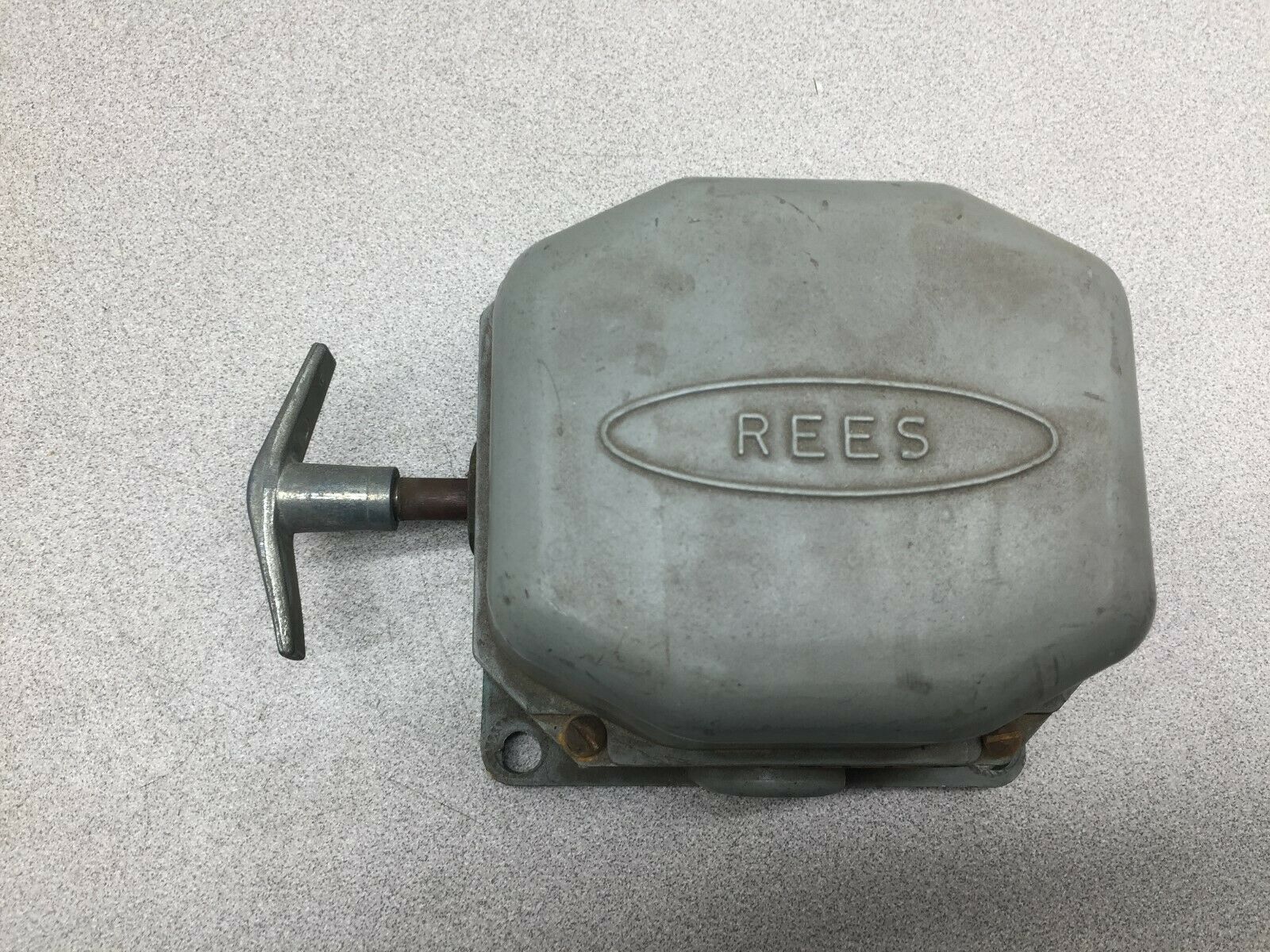USED REES CABLE OPERATED SWITCH 15# TRIP FORCE RIGHT OR LEFT HAND  04944-000