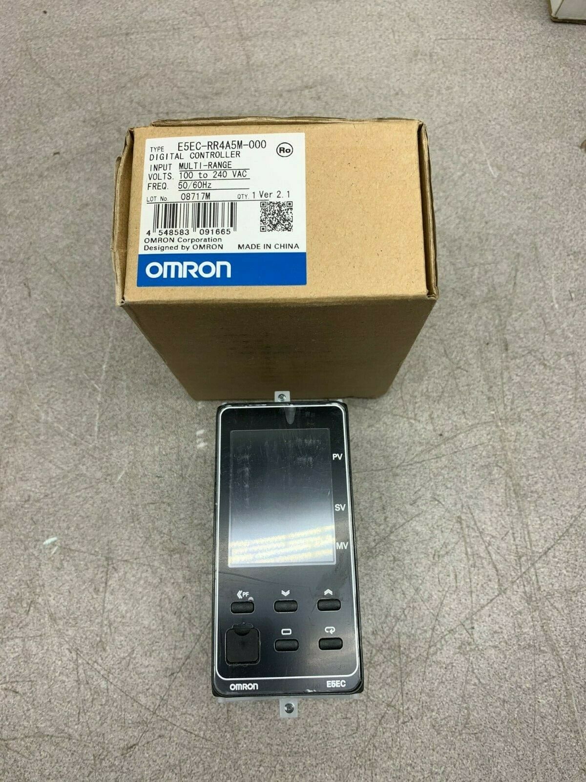 NEW IN BOX OMRON DIGITAL CONTROLER E5EC-RR4A5M-000