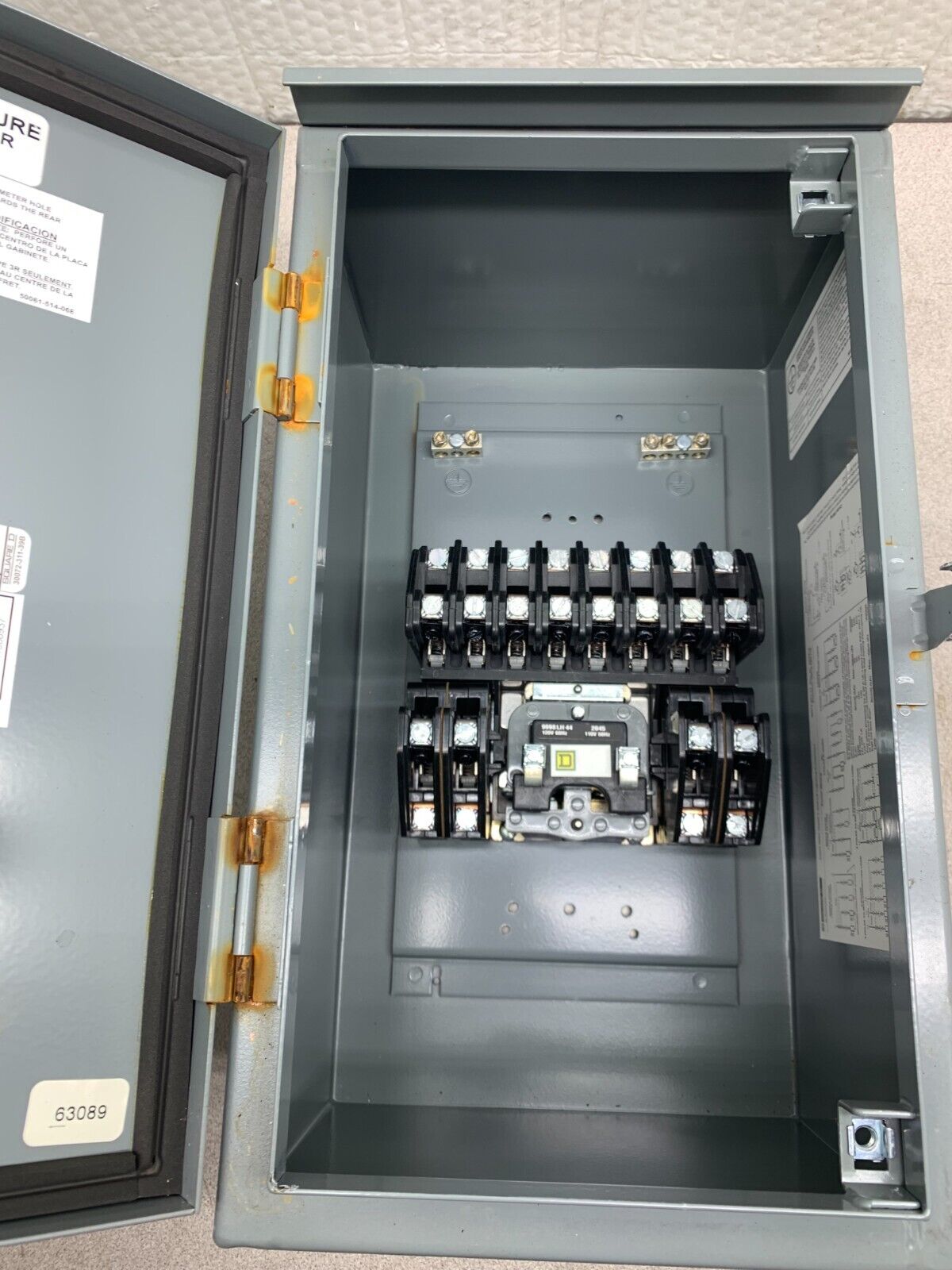 NEW NO BOX SQUARE D LIGHTING CONTACTOR WITH ENCLOSURE 8903LA1200V02 SERIES D