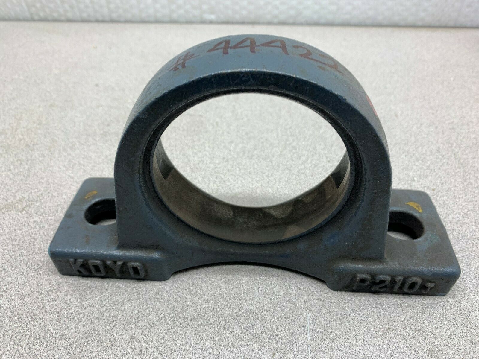 NEW NO BOX KOYO BEARING HOUSING P210J