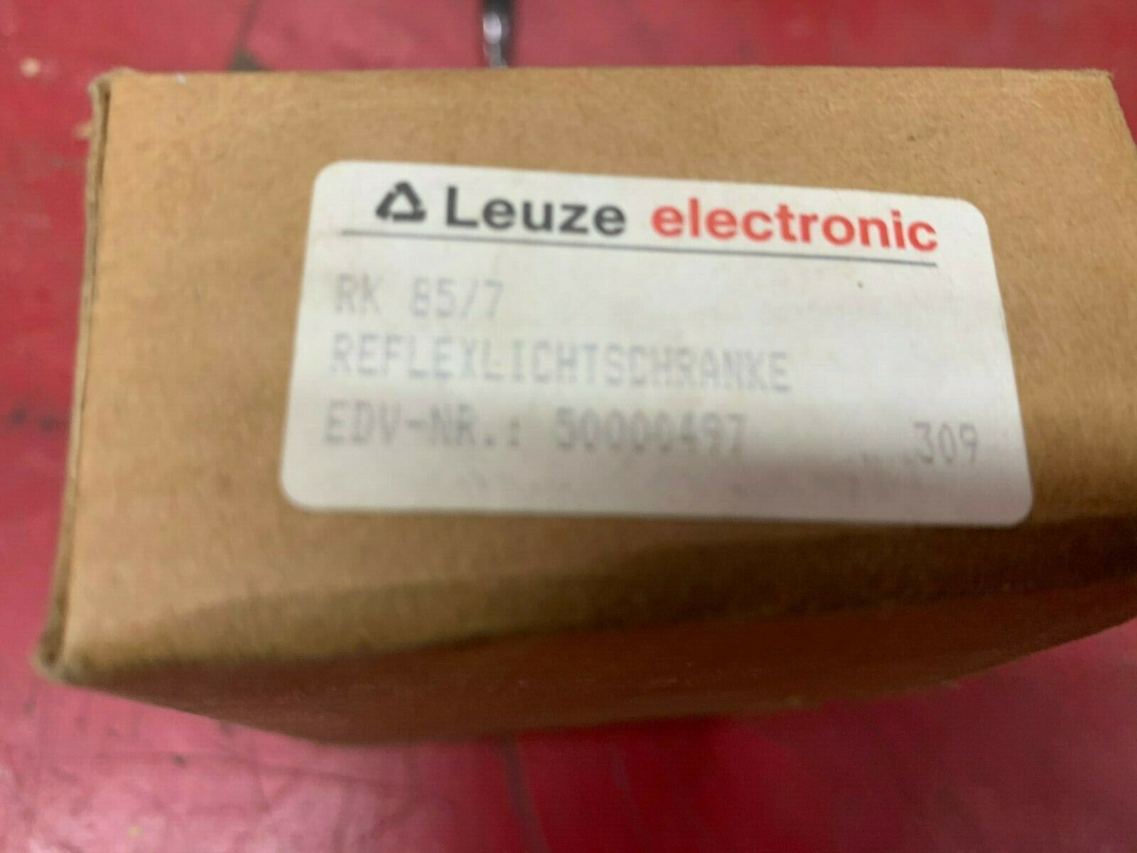 NEW IN BOX LEUZE ELECTRONIC PHOTOELECTRONIC SENSOR RK 85/7