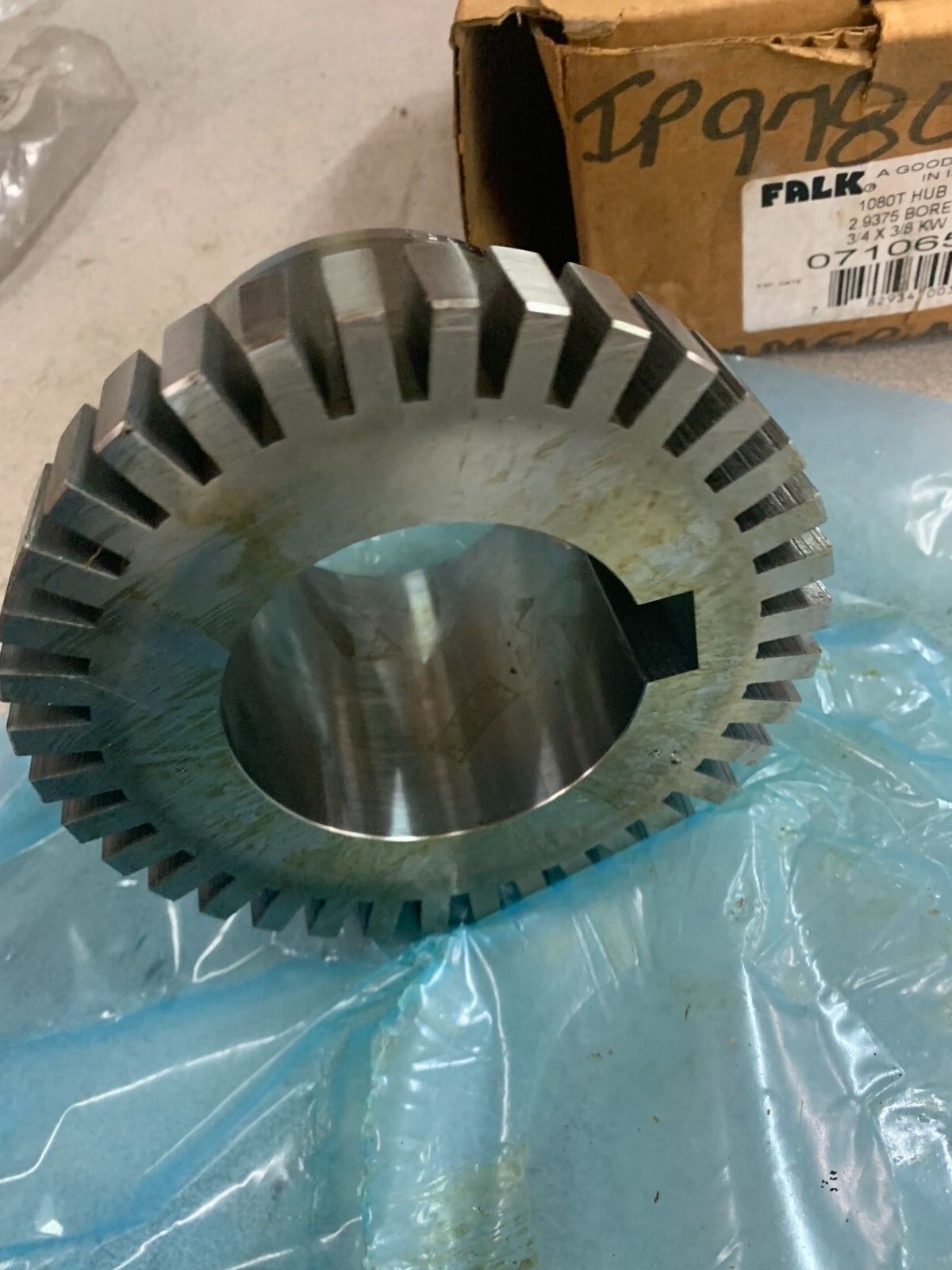 NEW IN BOX FALK 1080T HUB 2.9375 BORE 3/4 X 3/8 KW HUB 0710652