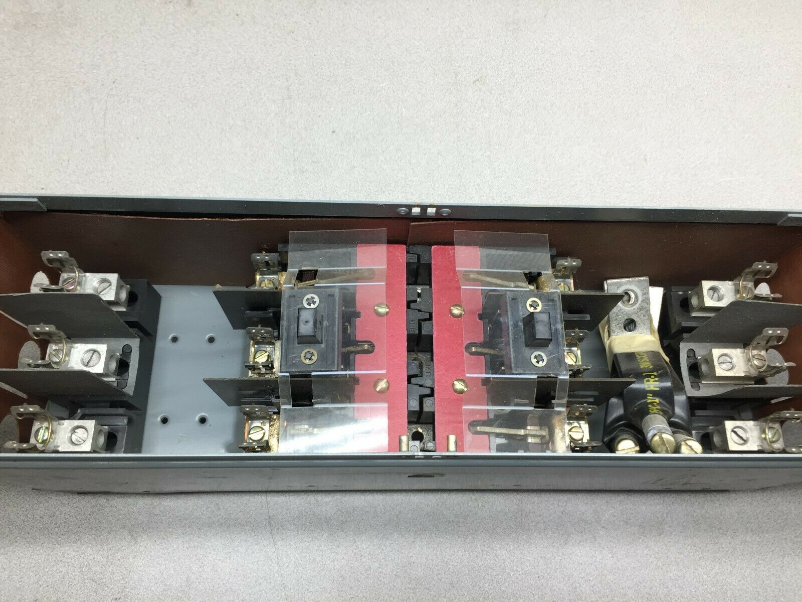 USED CUTLER HAMMER DUAL M50 30AMP 600VAC 3POLE BREAKER PANEL M50AT3611R A1 4A