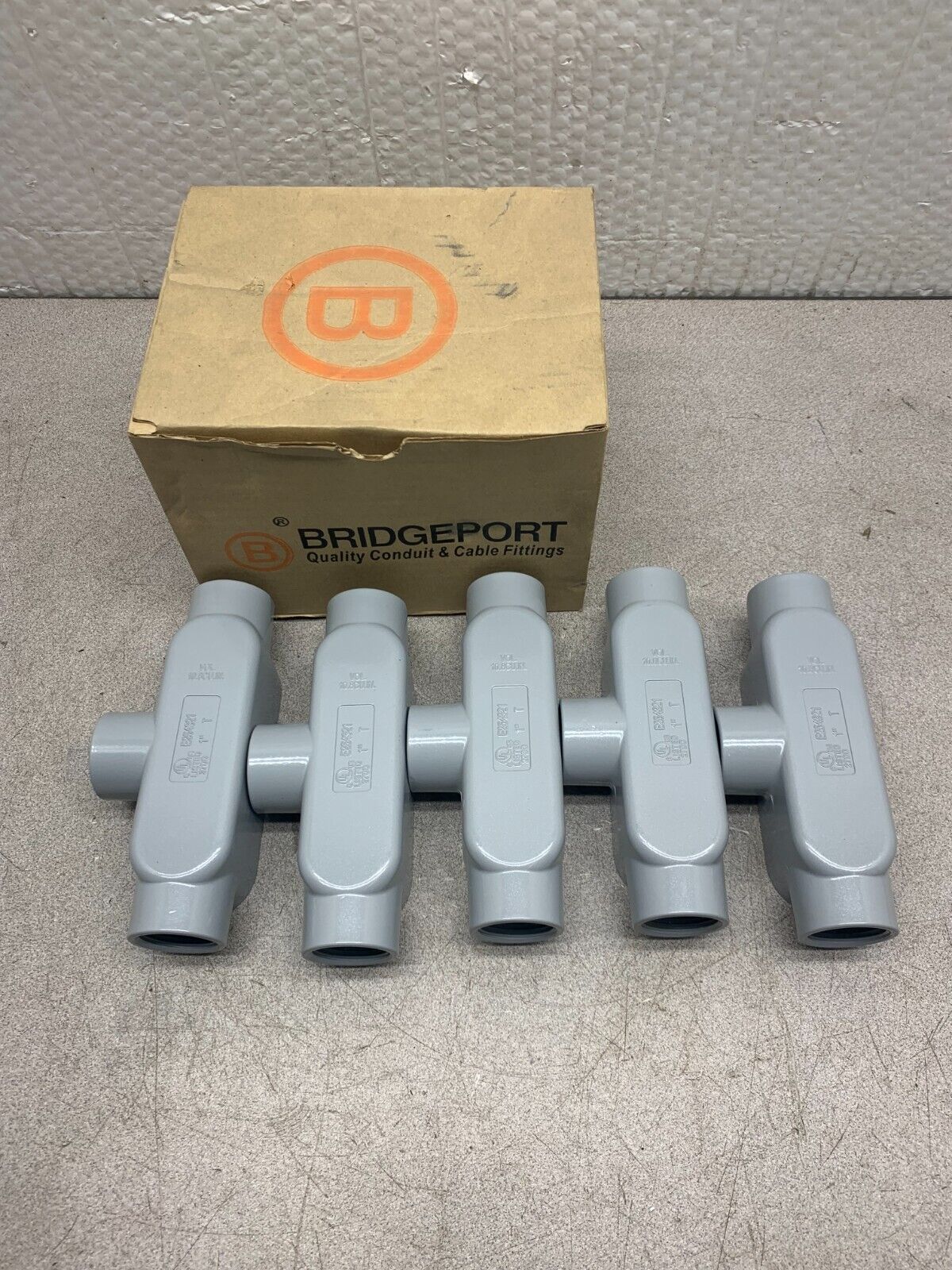 NEW BOX OF 5 BRIDGEPORT 1" CONDUIT BODY T-43