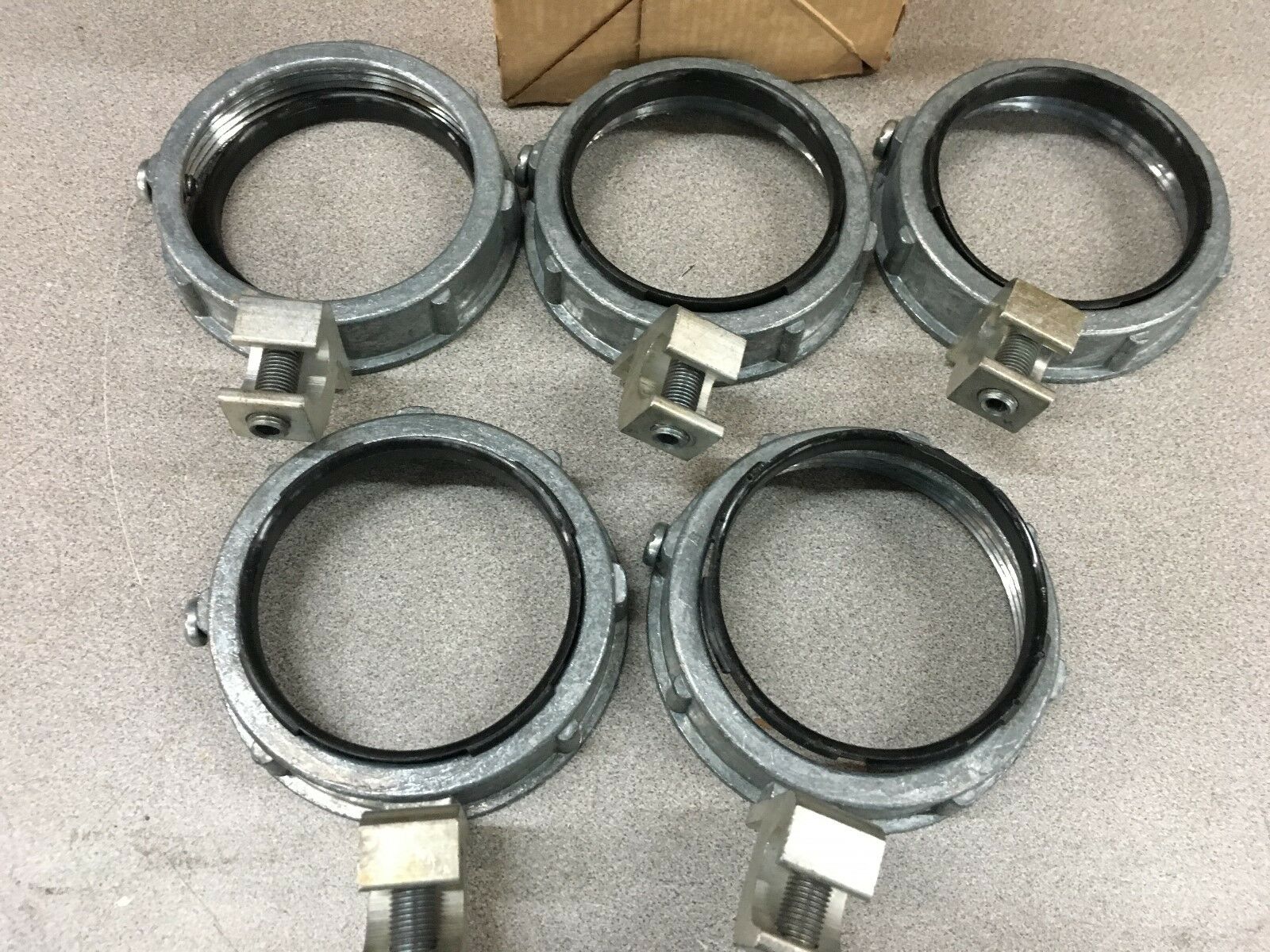 NEW BOX OF 5 MADISON EQUIPMENT 3" GROUNDED INSULATED BUSHINGS CBGI-300