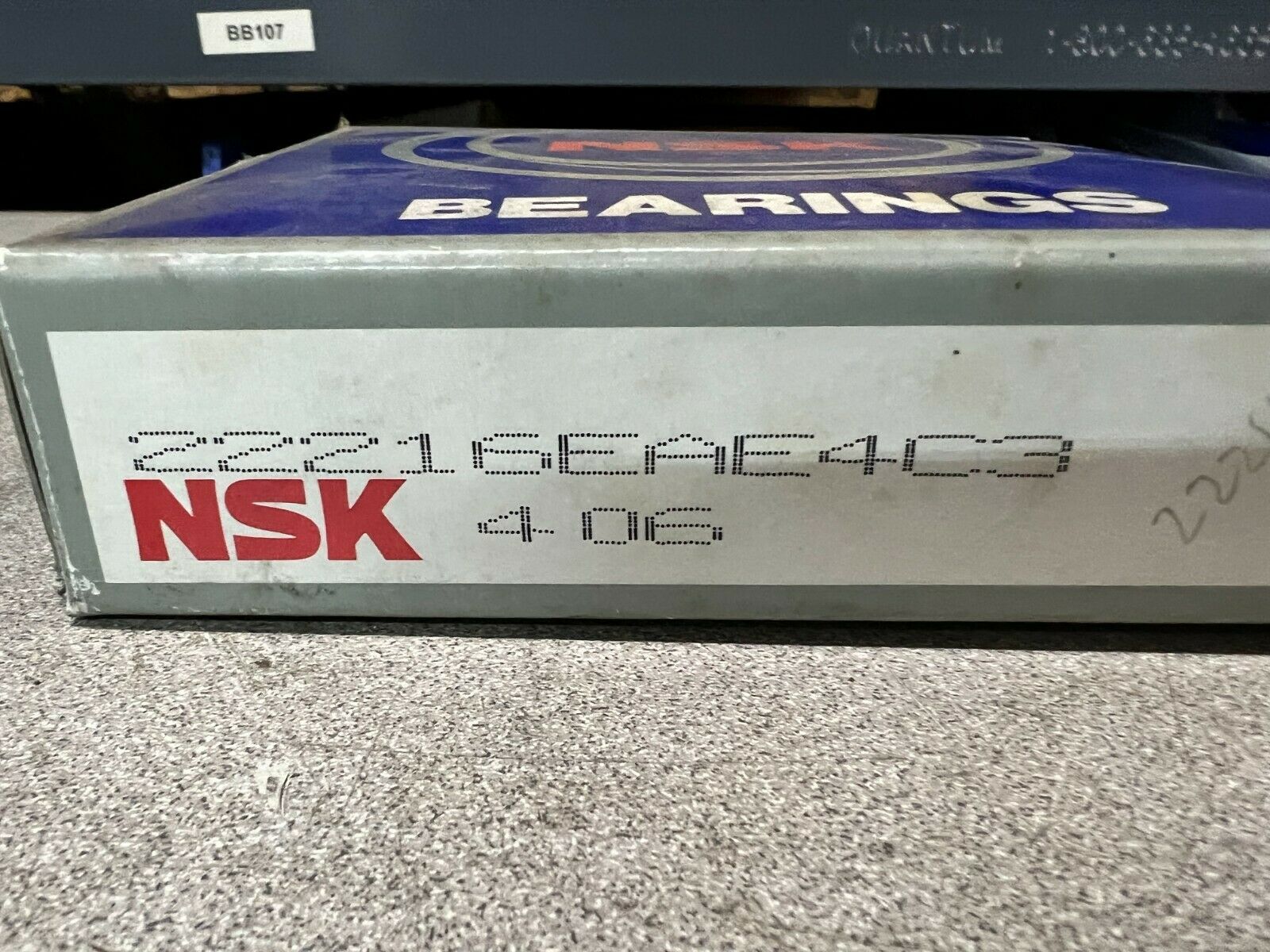 NEW IN BOX NSK ROLLER BEARING  22216EAE4C3