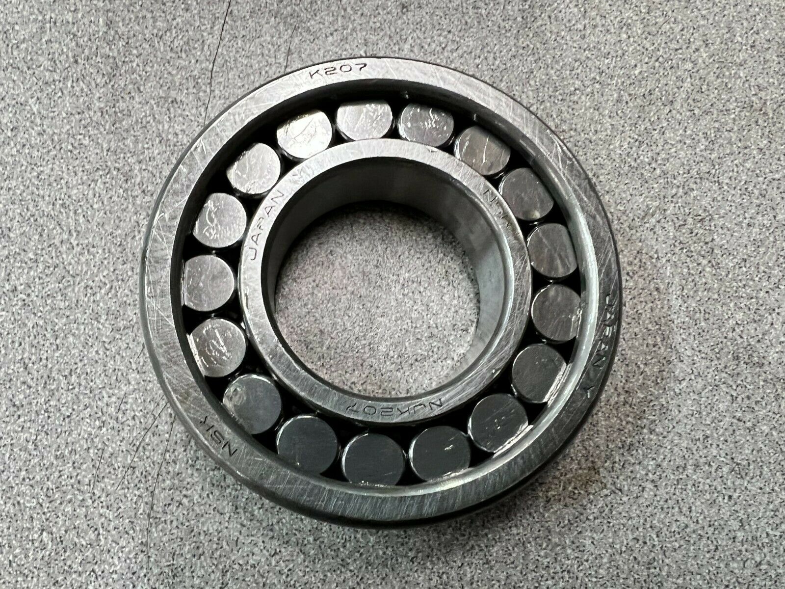 NEW IN BOX NSK NUK207 K207 CYLINDRICAL BEARING  NJK207