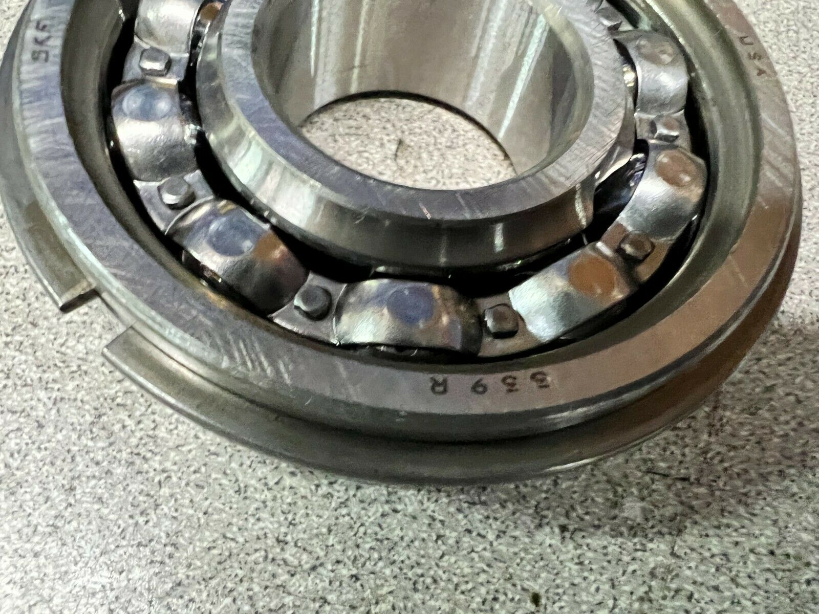 NEW IN BOX SKF 339R 1305L ROLLER BEARING 305N