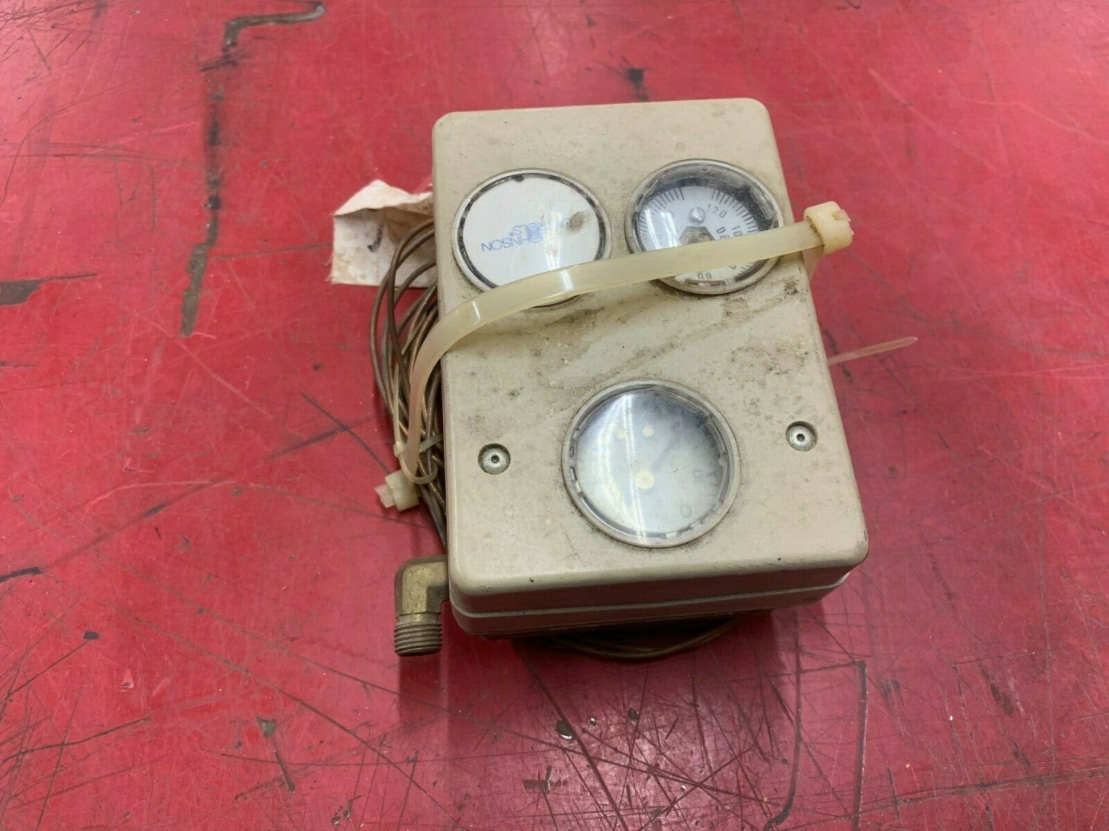 USED JOHNSON CONTROLS THERMOSTAT T-8000