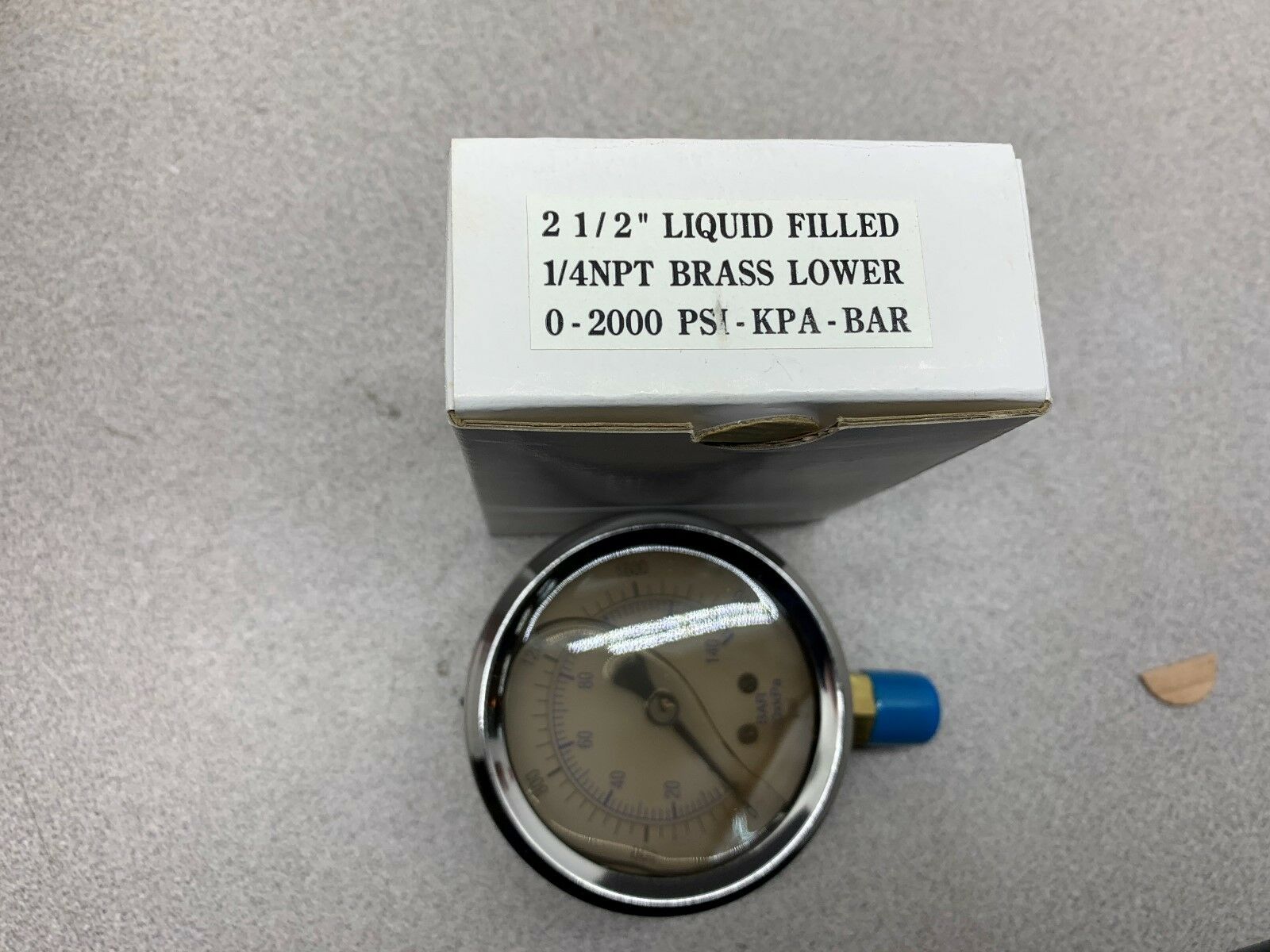 LOT OF 4 NEW IN BOX PRO 0-2000 PSI LIQUID FILLED GAUGE 2 1/2