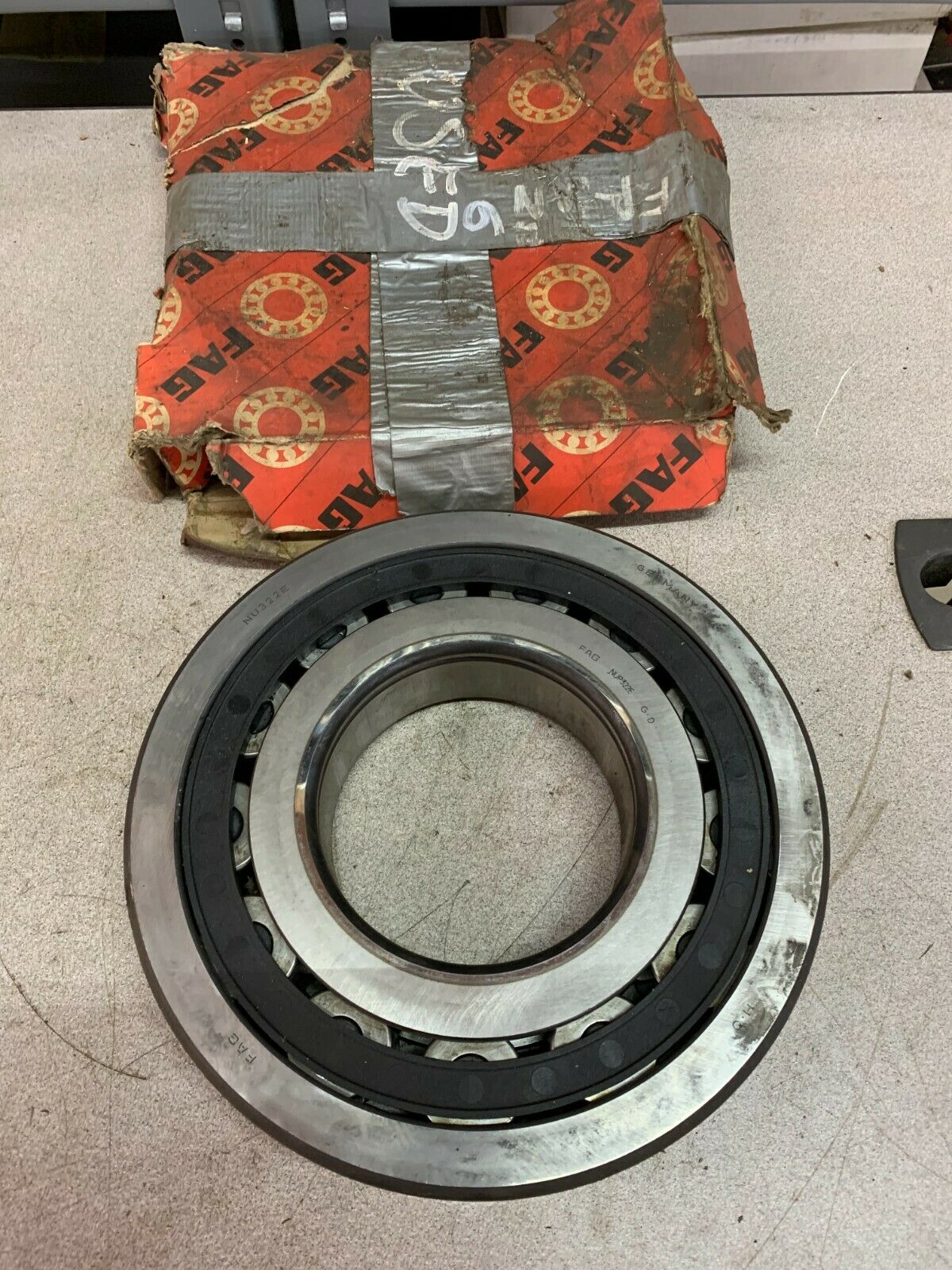 NEW FAG NU322E CYLINDRICAL ROLLER BEARING NUP322E