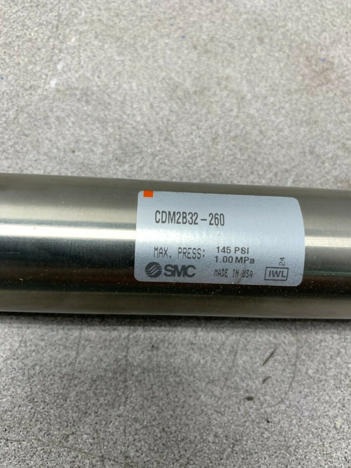 NEW NO BOX SMC PNEUMATIC CYLINDER CDM2B32-260