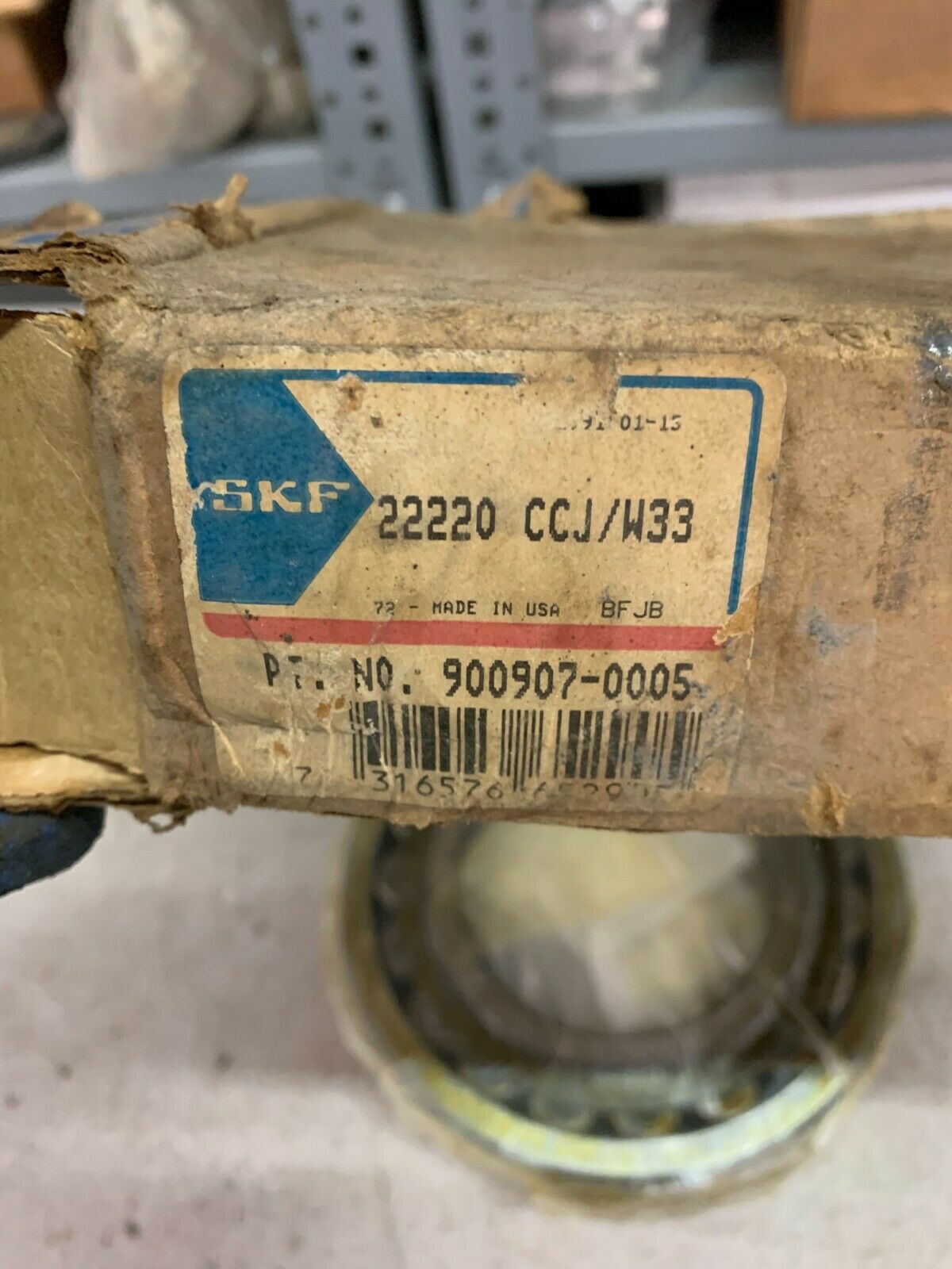 NEW IN BOX SKF 22220CCJW33 SPHERICAL ROLLER BEARING 22220 CCJ/W33