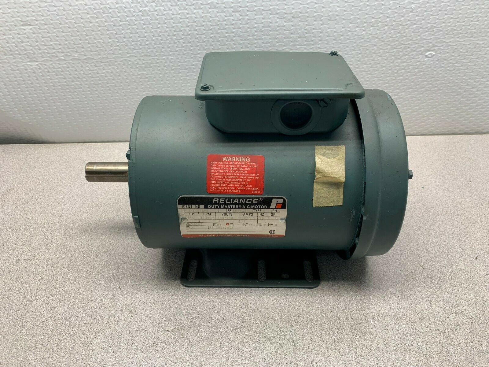 NEW NO BOX RELIANCE ELECTRIC 3/4HP 1140RPM MOTOR P14H1409N-TU